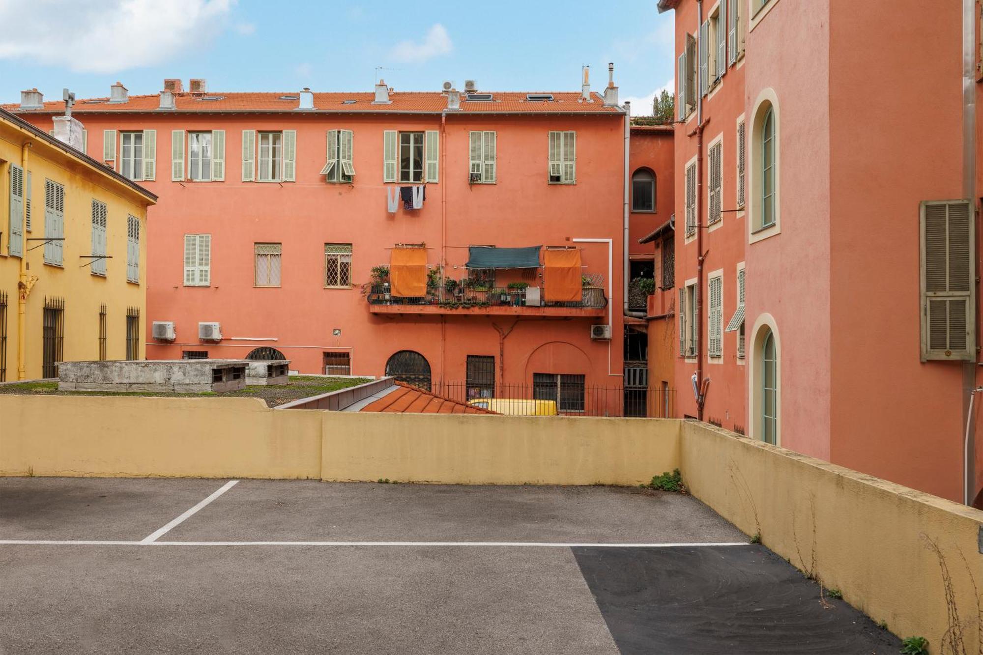 Apartment Renting - Philibert - Elegant Spacious Quiet Near The Port Free Parking