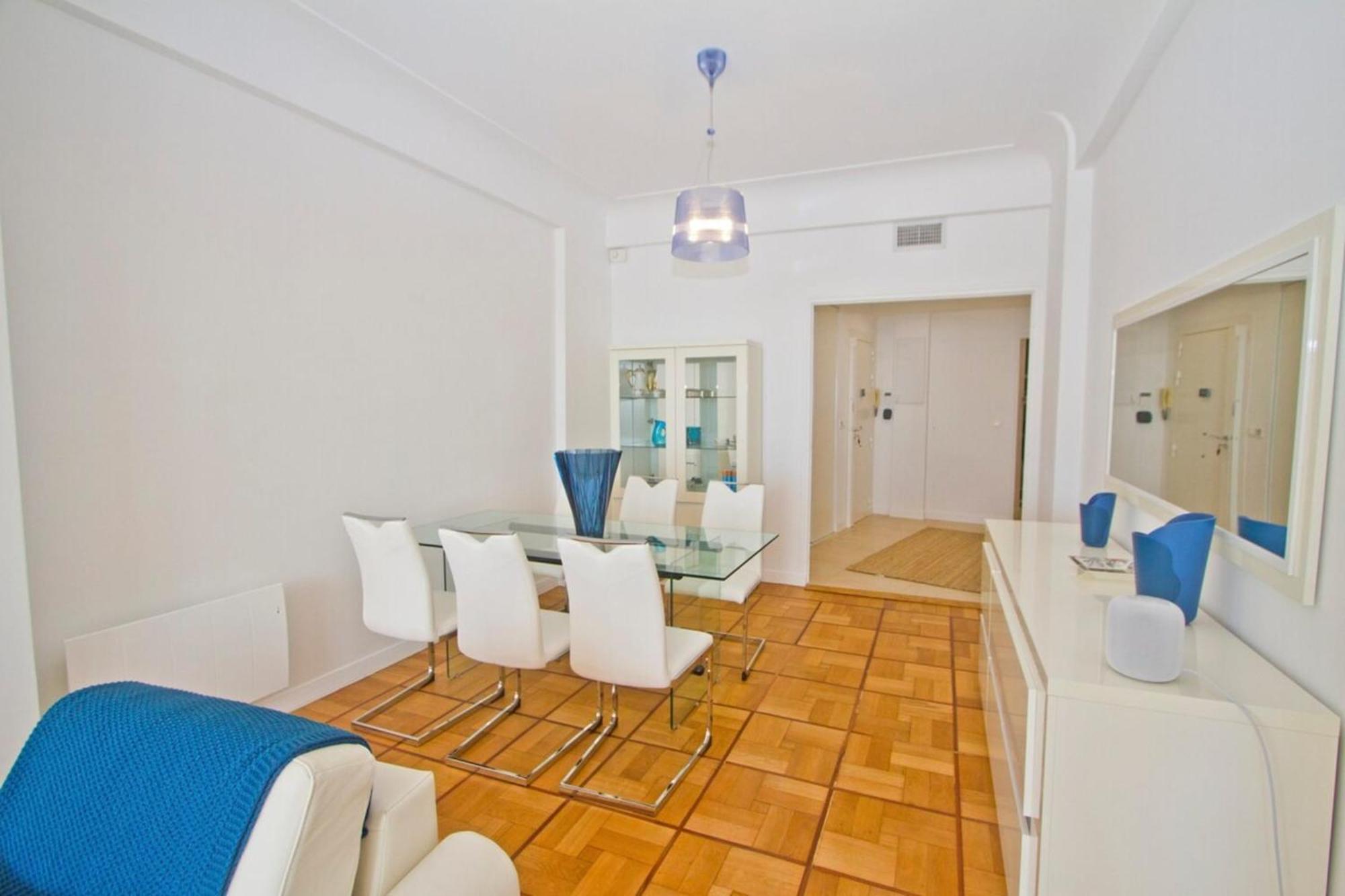 Promenade Des - Sea View 2bdr Holiday home