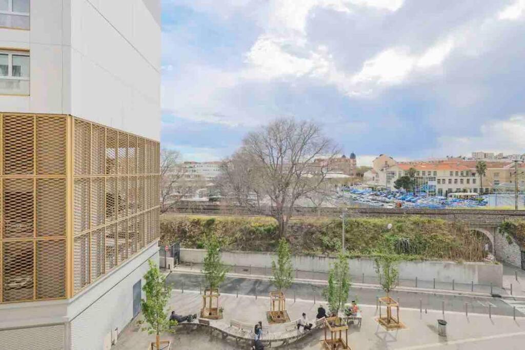 Moderne Luxueux Parking Ac Cote De La Nice