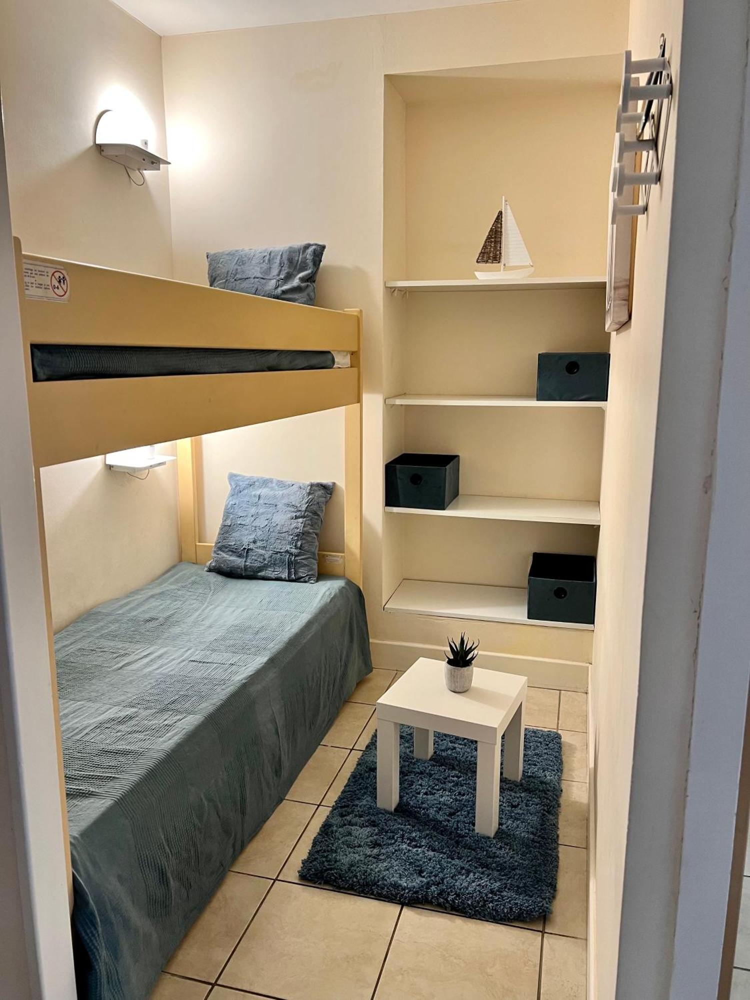 Apartment En Bord De Avec Piscine - Jusqu'a 6 Personnes