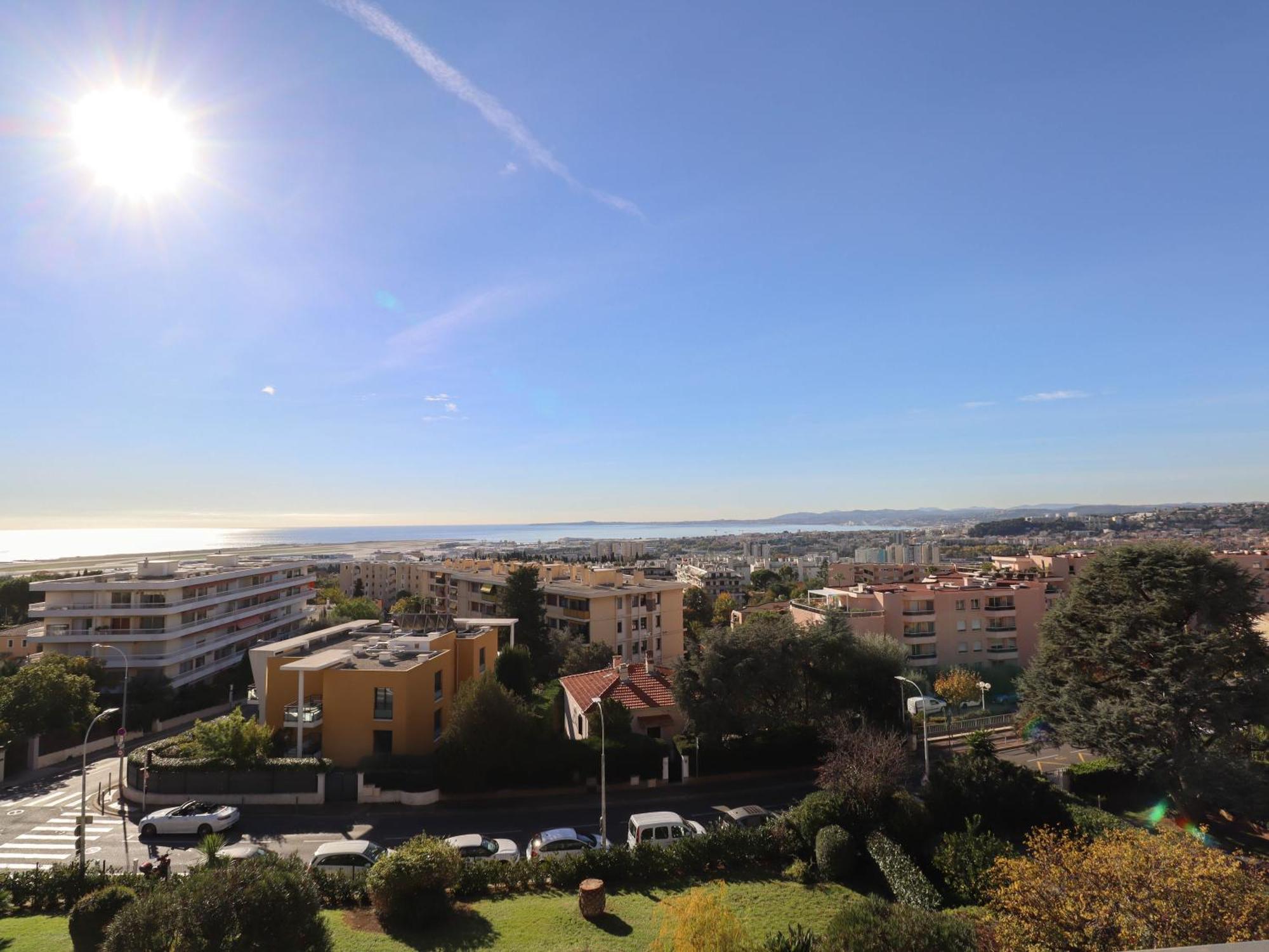Grand 3 Pieces Avec Vue Nice
