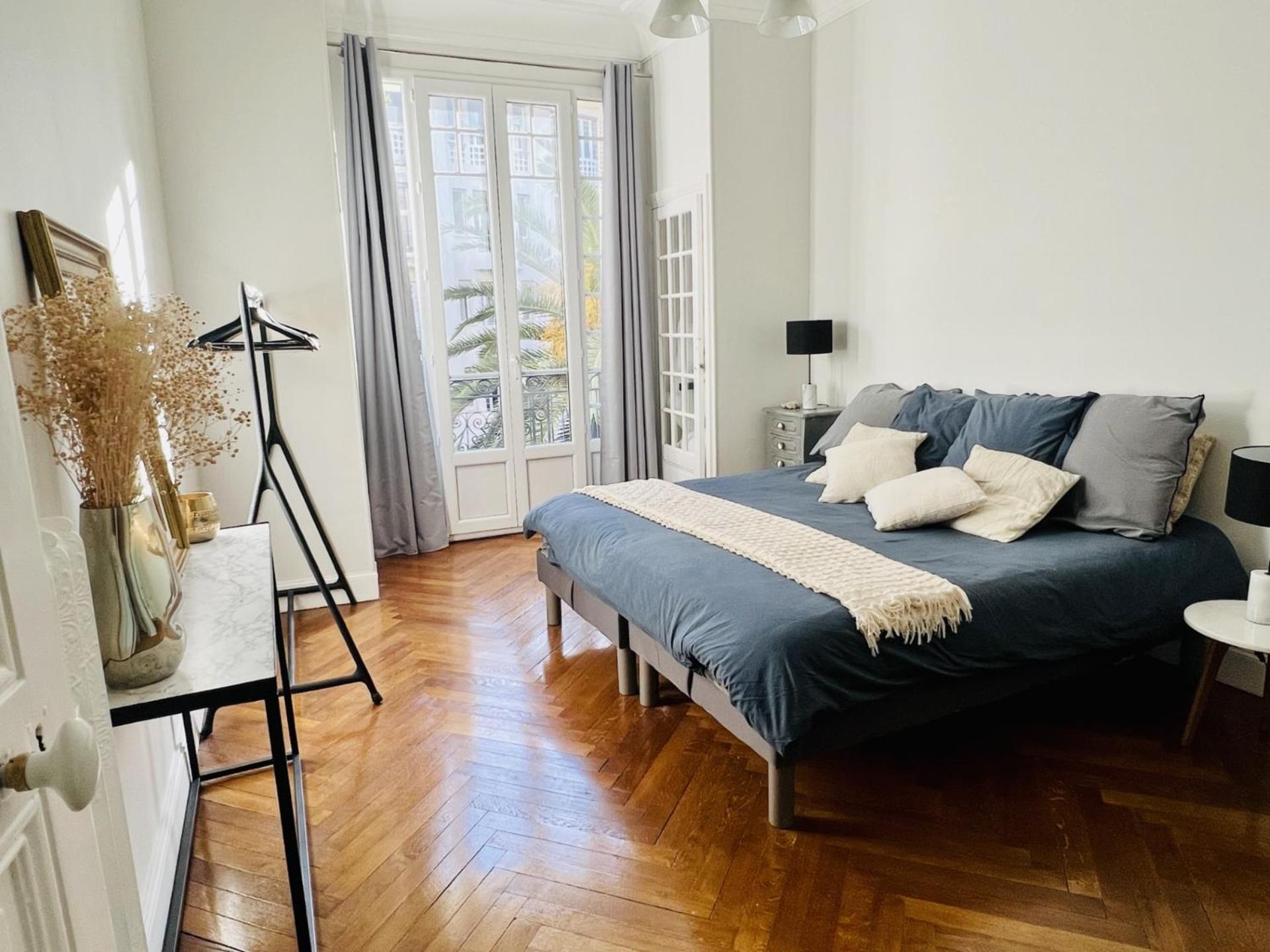 Luxueux 115m2, 3 Centre Avec Parking A 5 Min -climatisation Nice