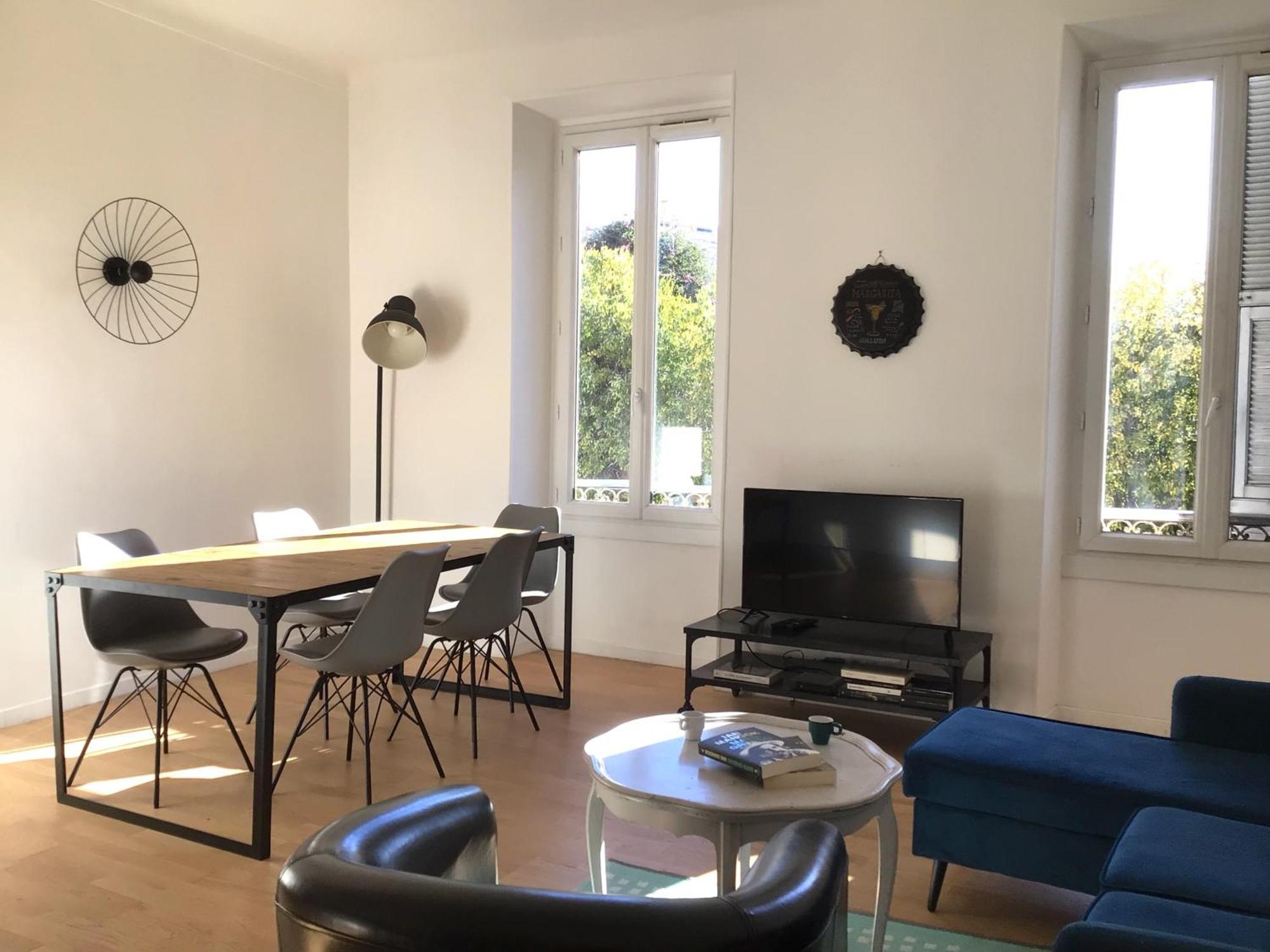Apartment White Light, 1 Minute A Pied Du Port! Nice