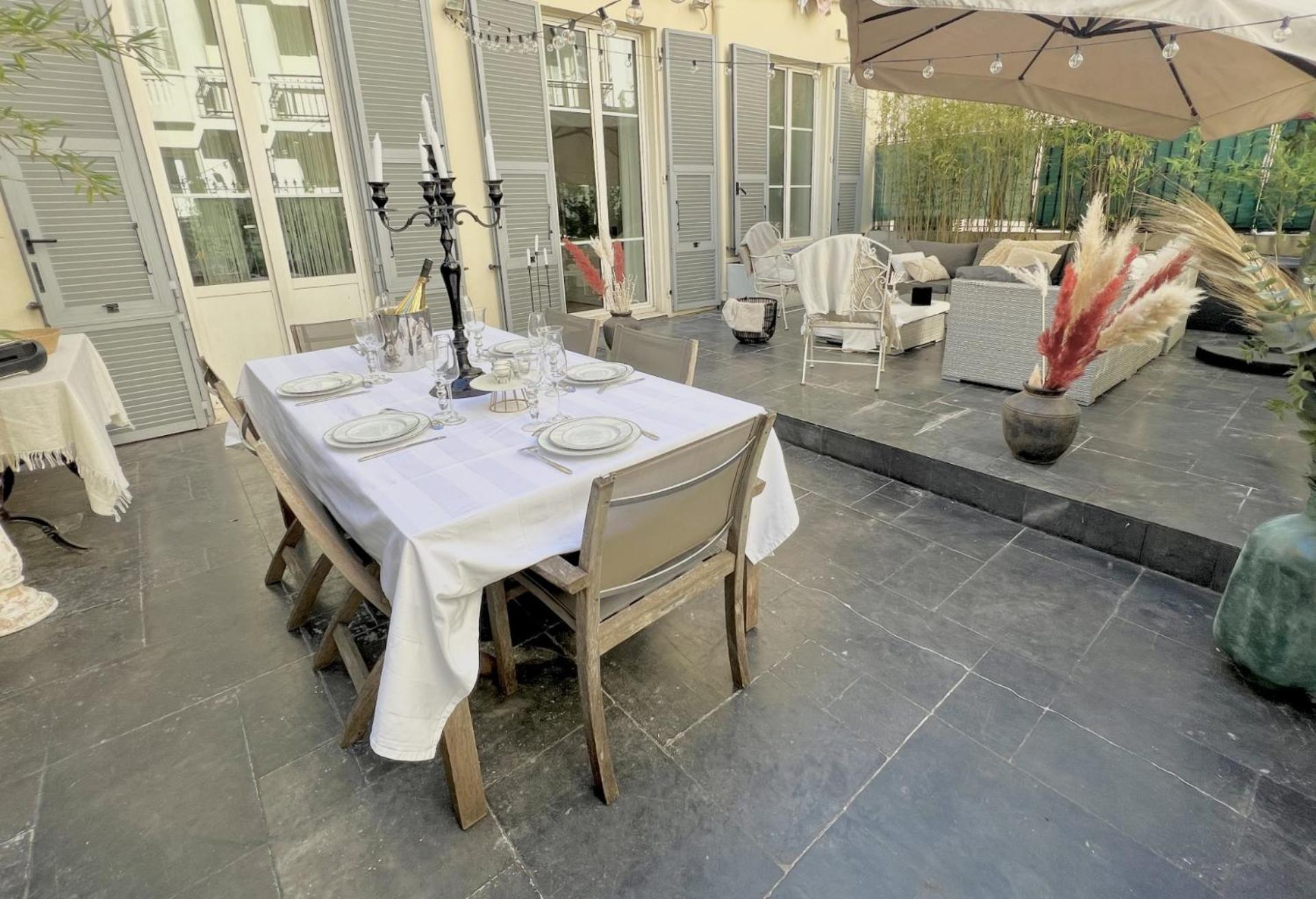 Superbe De 105 M2, Hyper Centre Avec Terrasse, Parking, A 5 Min De La *