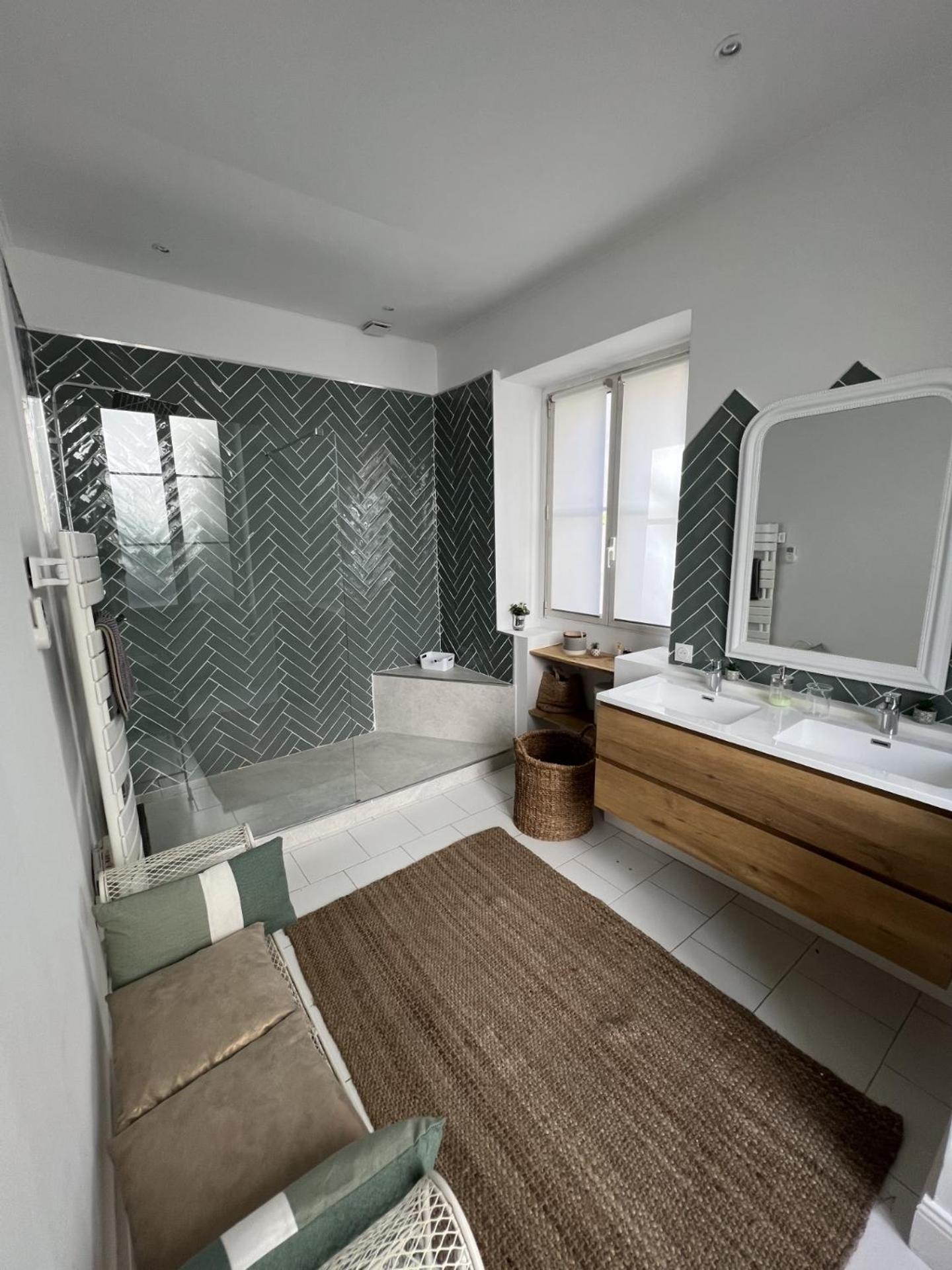 Apartment Superbe De 105 M2, Hyper Centre Avec Terrasse, Parking, A 5 Min De La