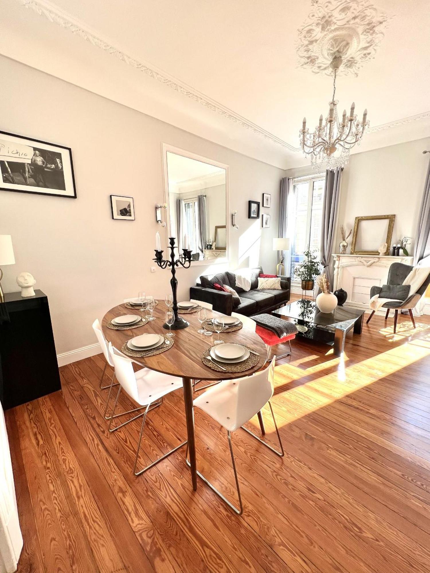 Apartment Superbe De 105 M2, Hyper Centre Avec Terrasse, Parking, A 5 Min De La