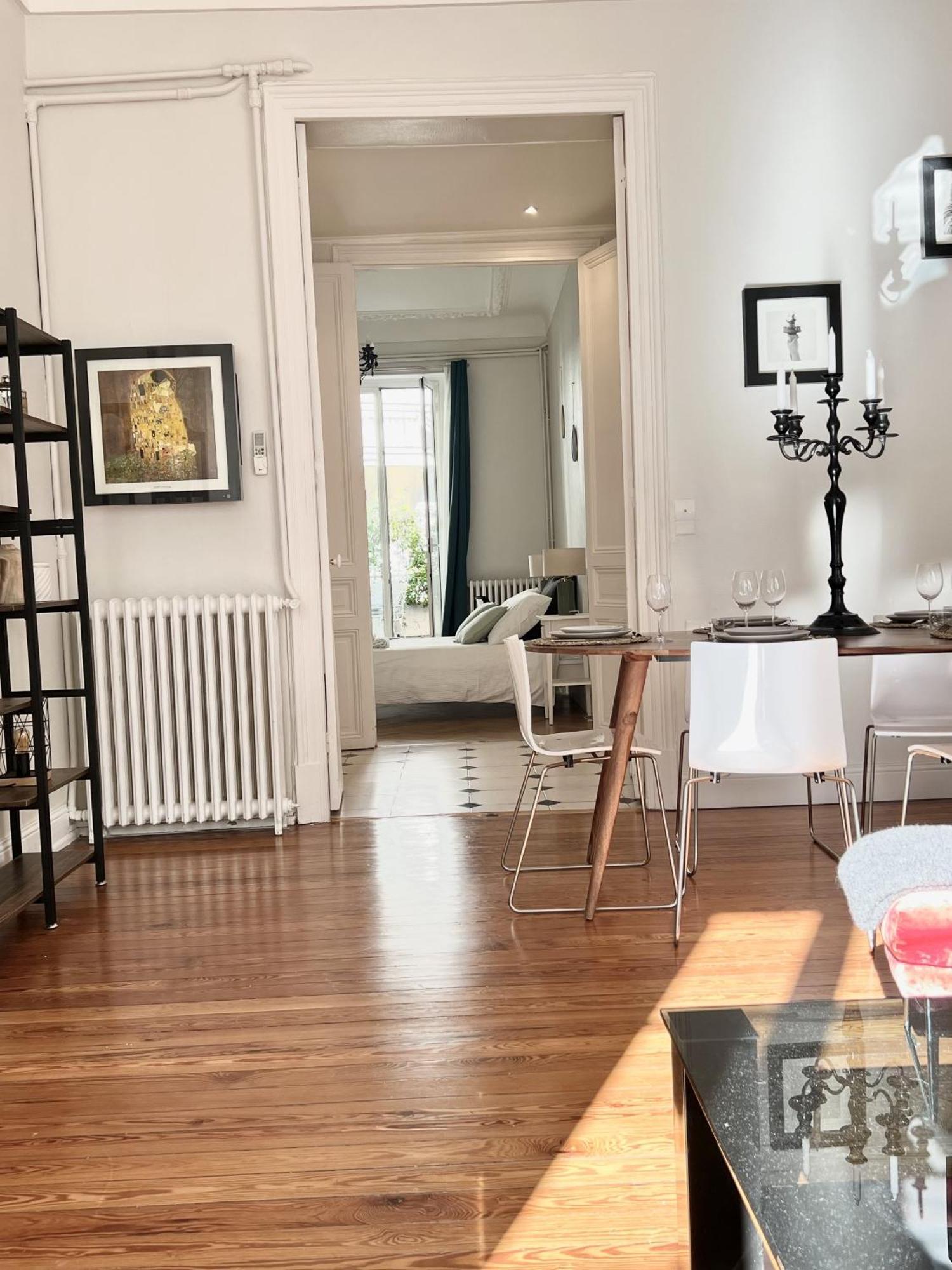 Apartment Superbe De 105 M2, Hyper Centre Avec Terrasse, Parking, A 5 Min De La Nice
