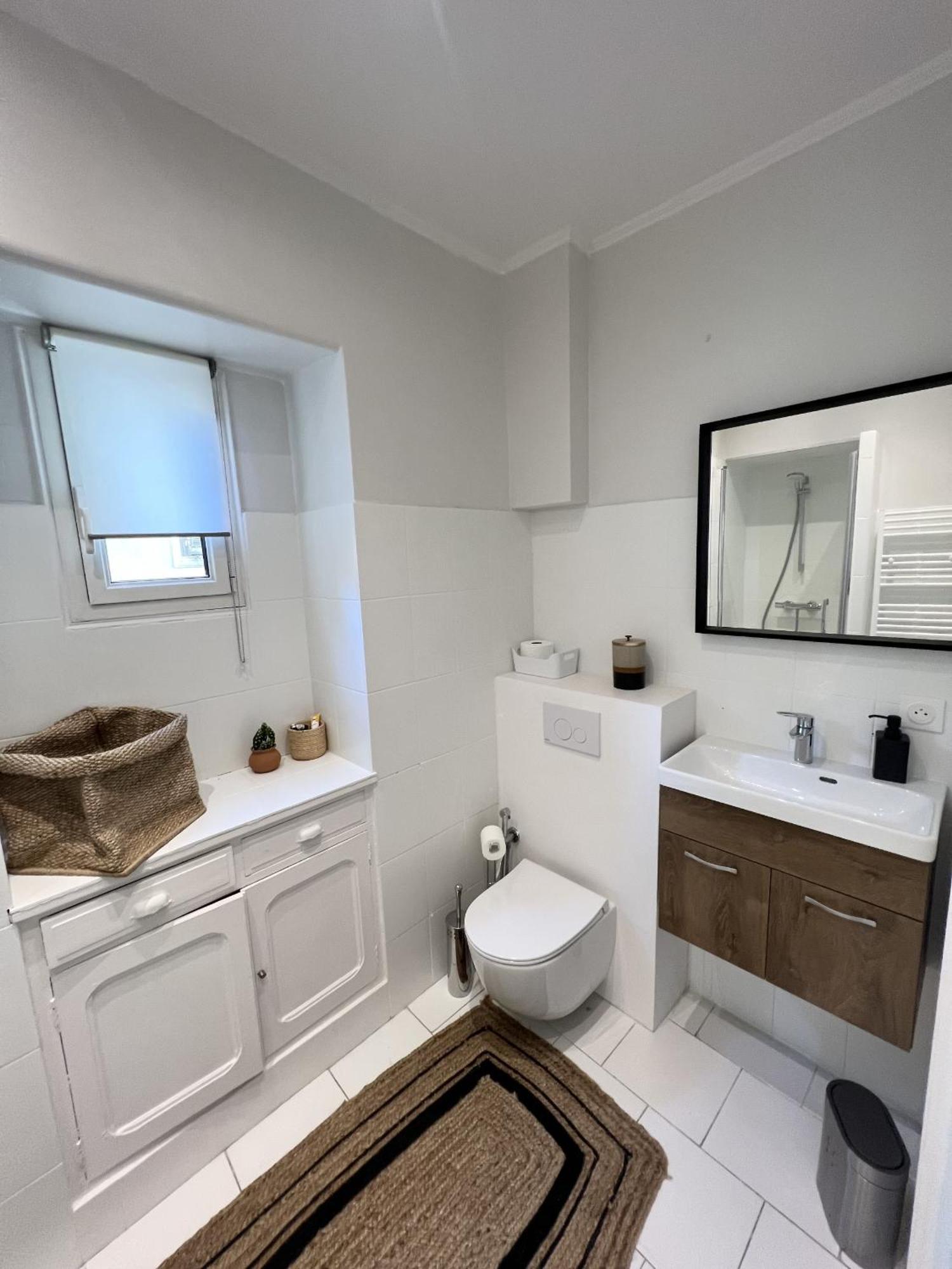 Apartment Superbe De 105 M2, Hyper Centre Avec Terrasse, Parking, A 5 Min De La