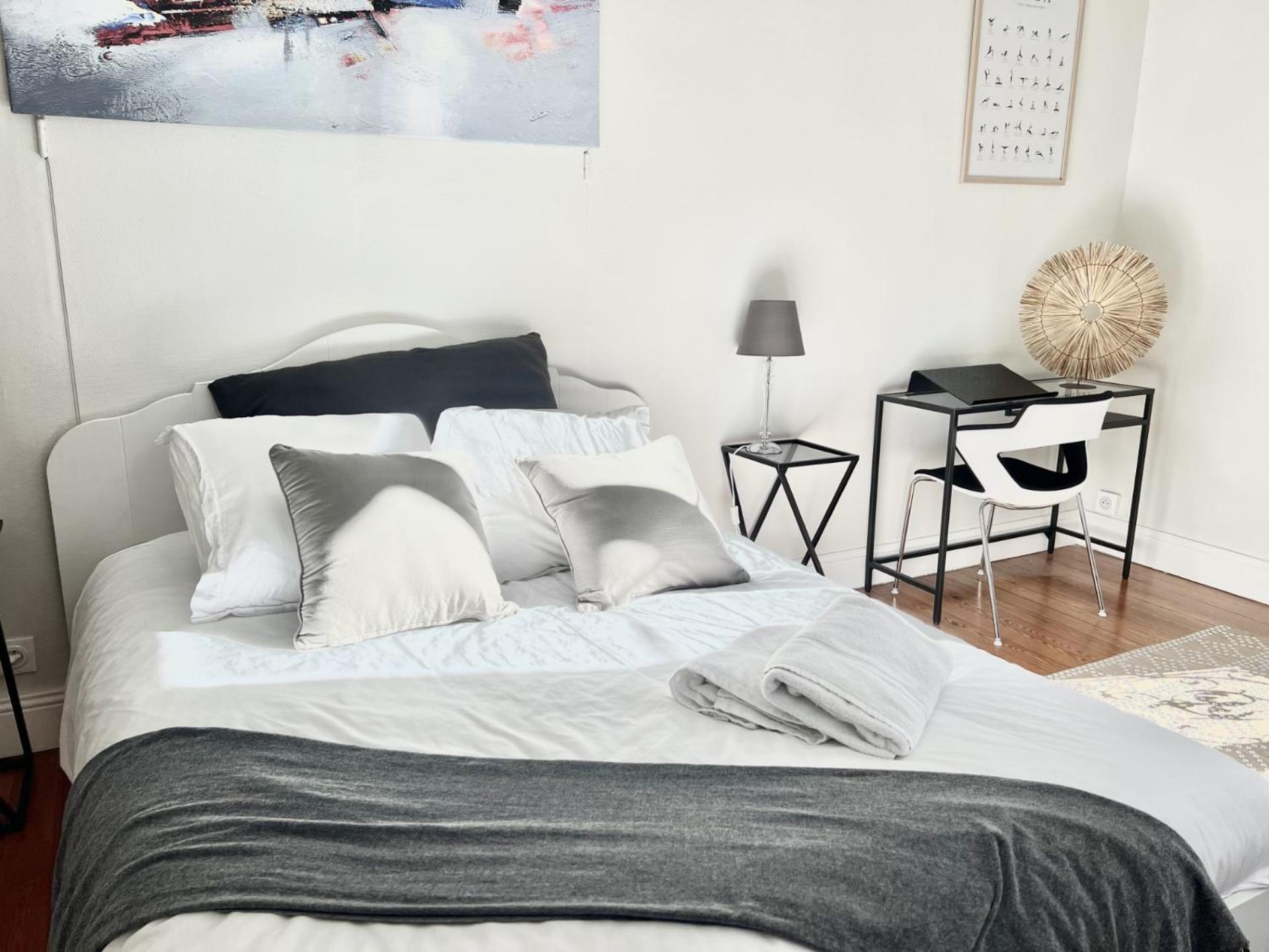 Superbe De 105 M2, Hyper Centre Avec Terrasse, Parking, A 5 Min De La Apartment Nice