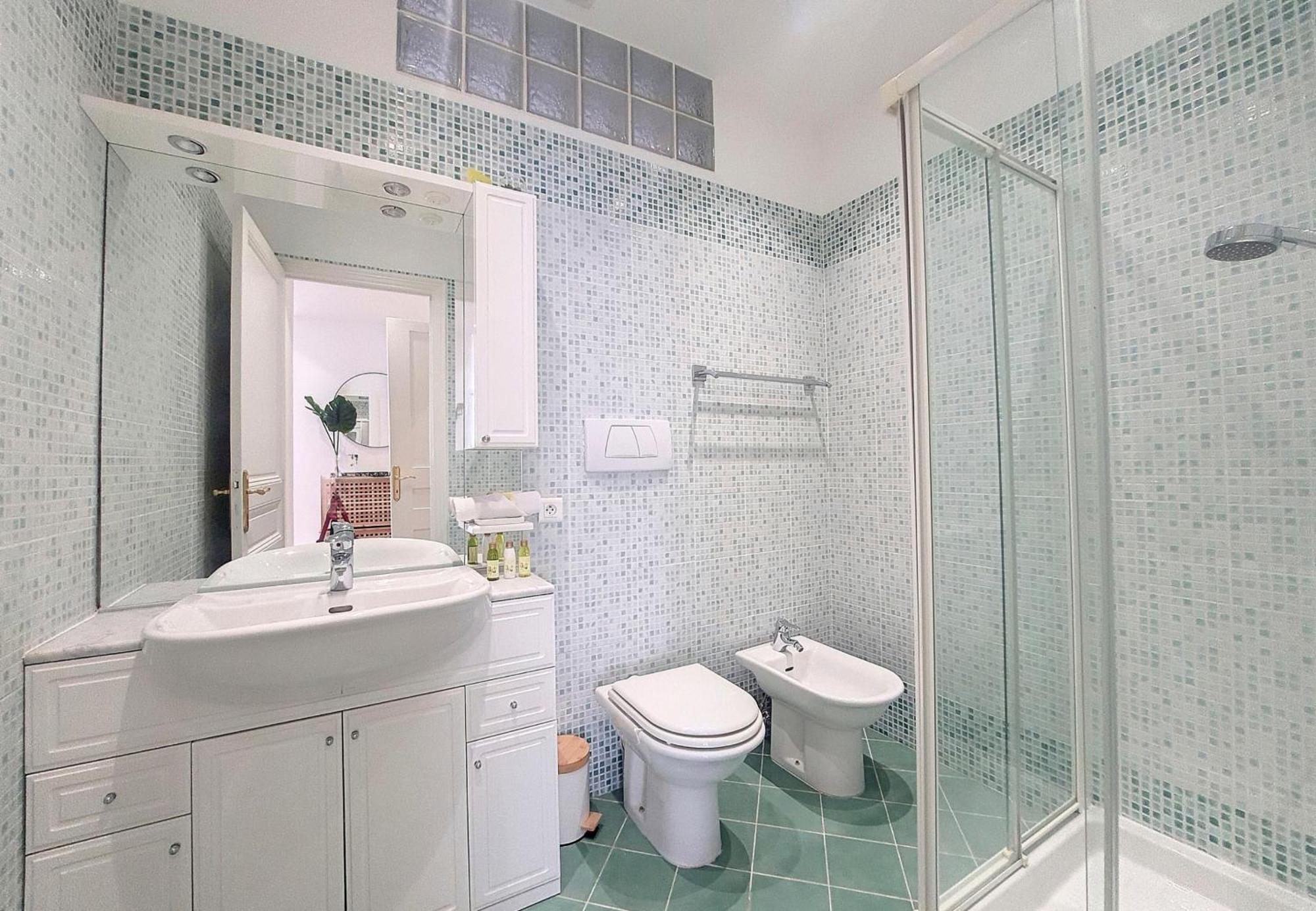 Nestor&jeeves - Jacaranda - Carre D Or, Proche