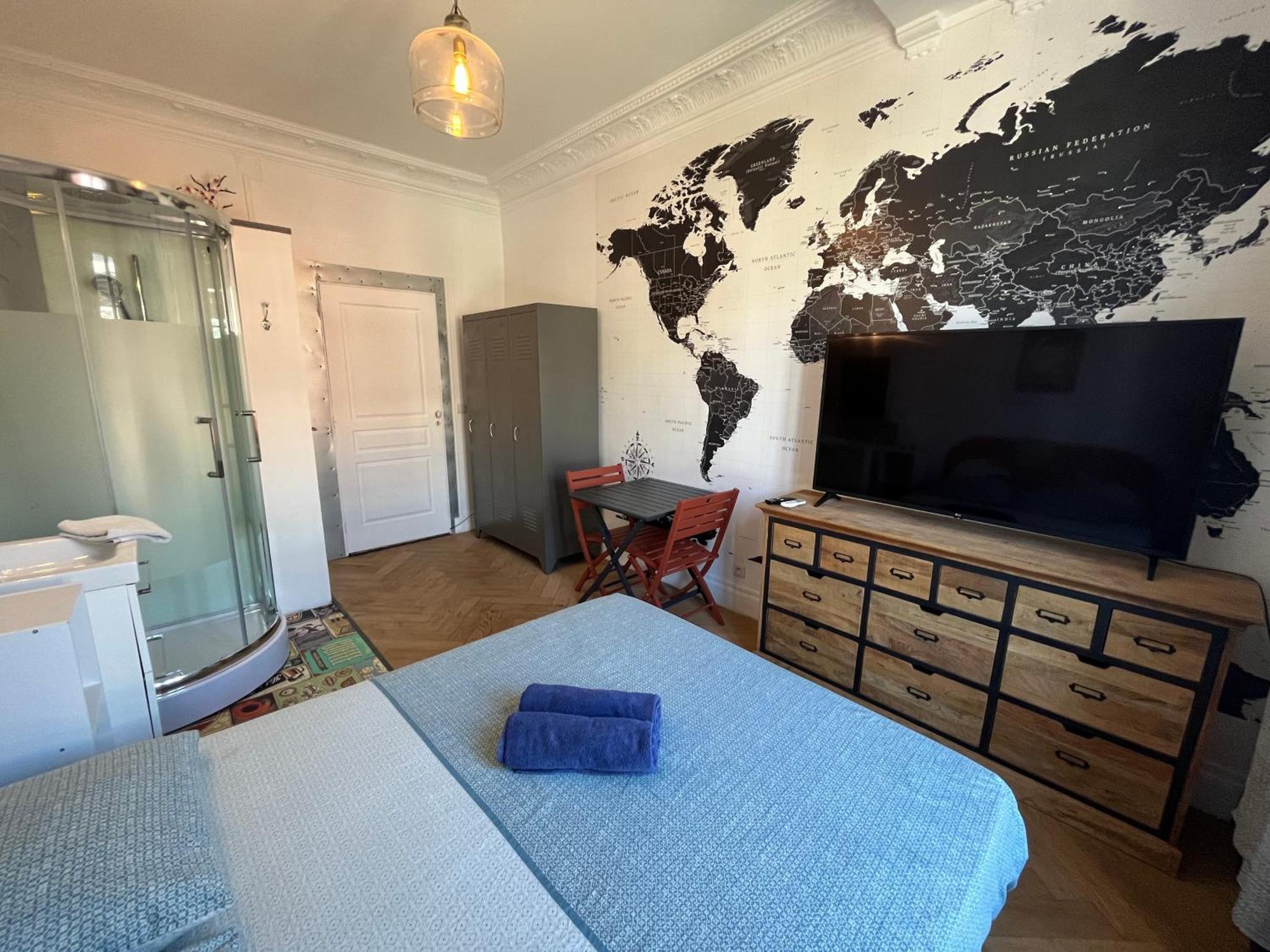 Les De Cedric Iconic Tram Gare Pour Personnes Calmes * Nice