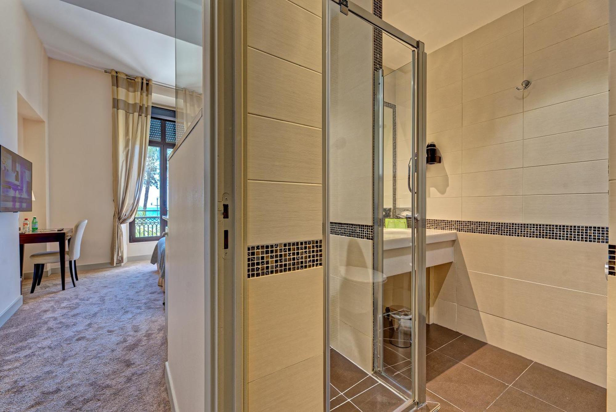 Hotel Westminster & 4*