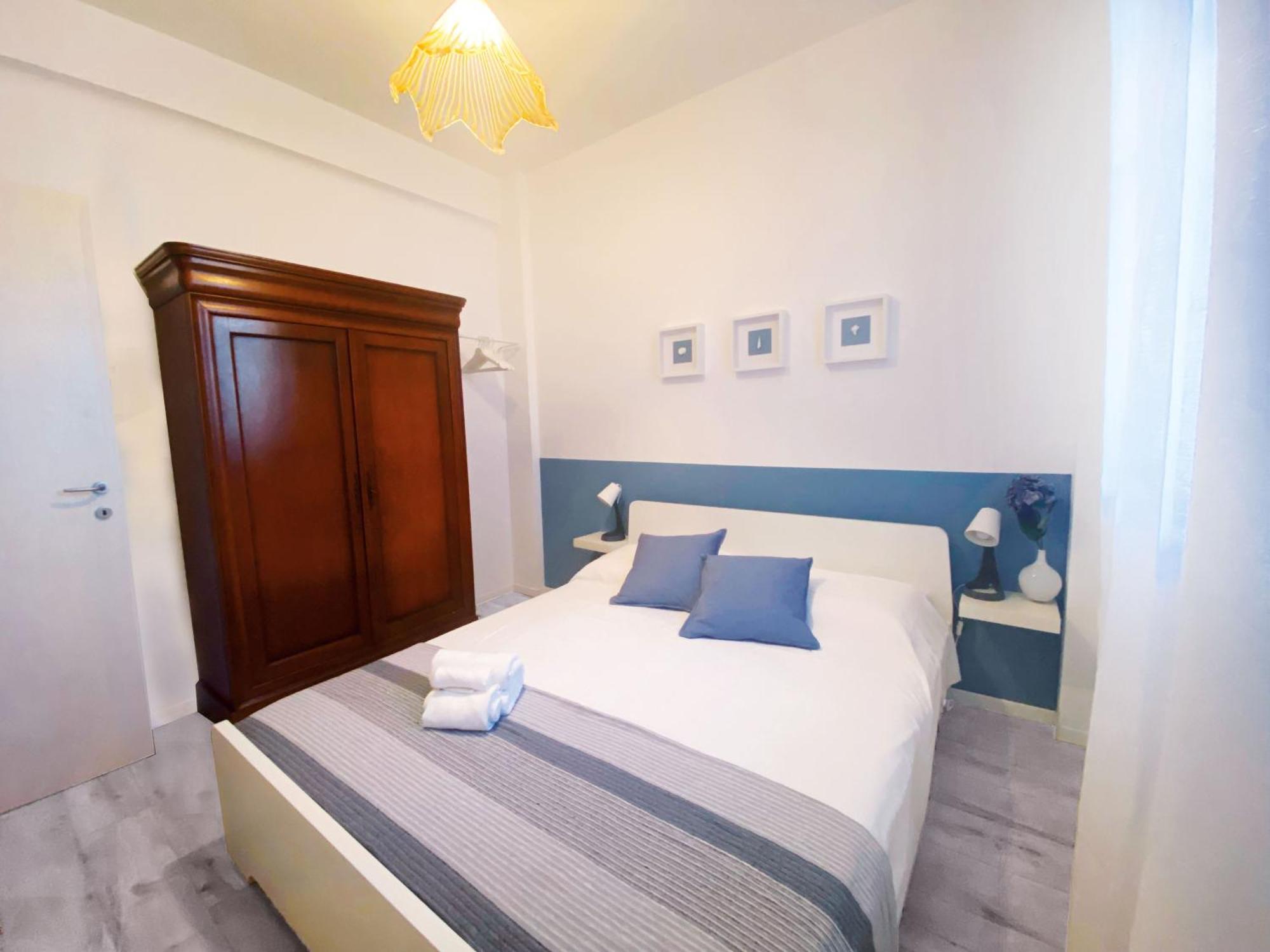Beautiful Renovated ,next To The ! Air-c, Free Parking! Appartement