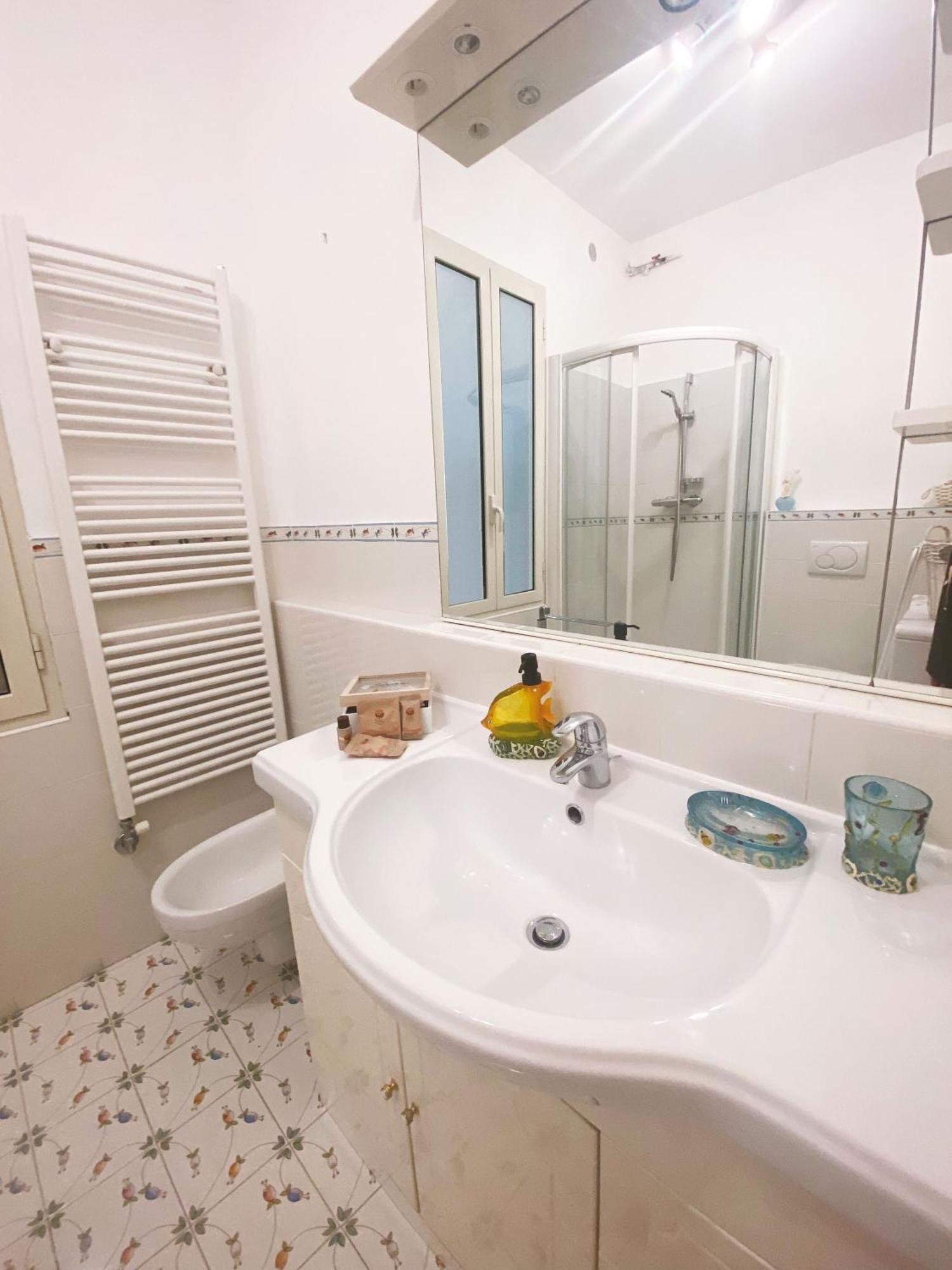Apartment Beautiful Renovated ,next To The ! Air-c, Free Parking! Nice