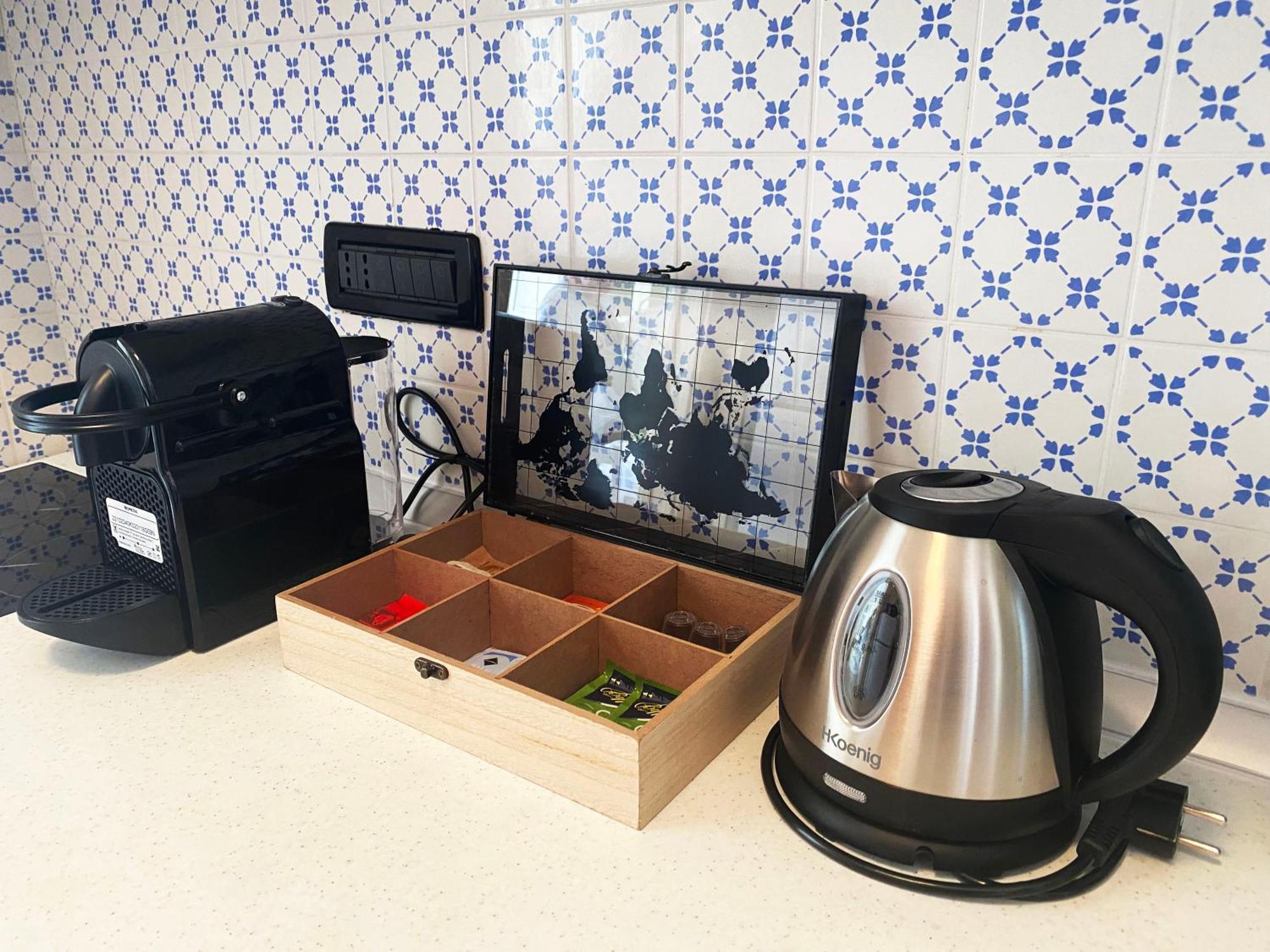 Beautiful Renovated ,next To The ! Air-c, Free Parking! Apartment *