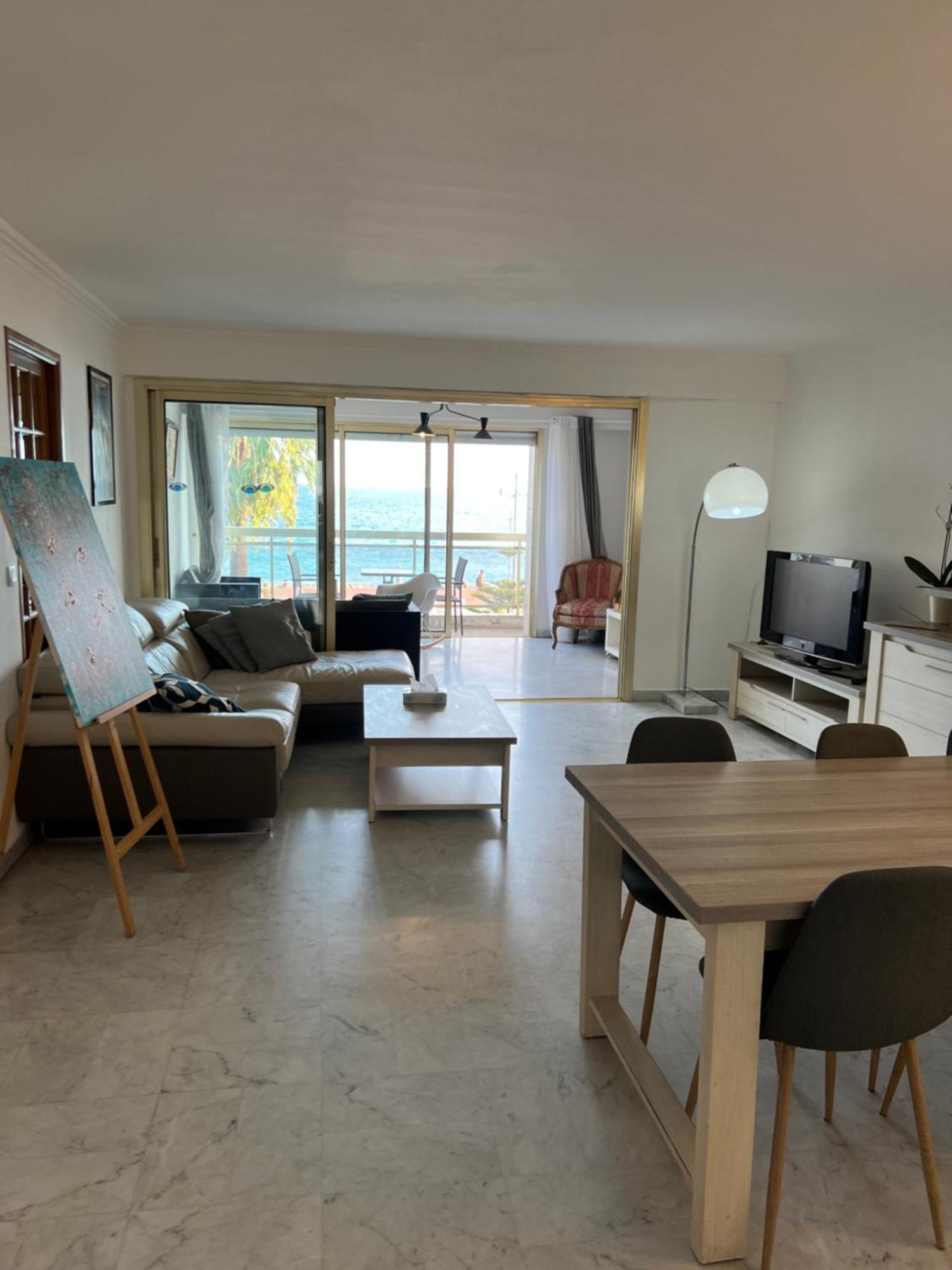 Apartment Beachfront Promenade Apartment: Sea Views And Easy Beach Access