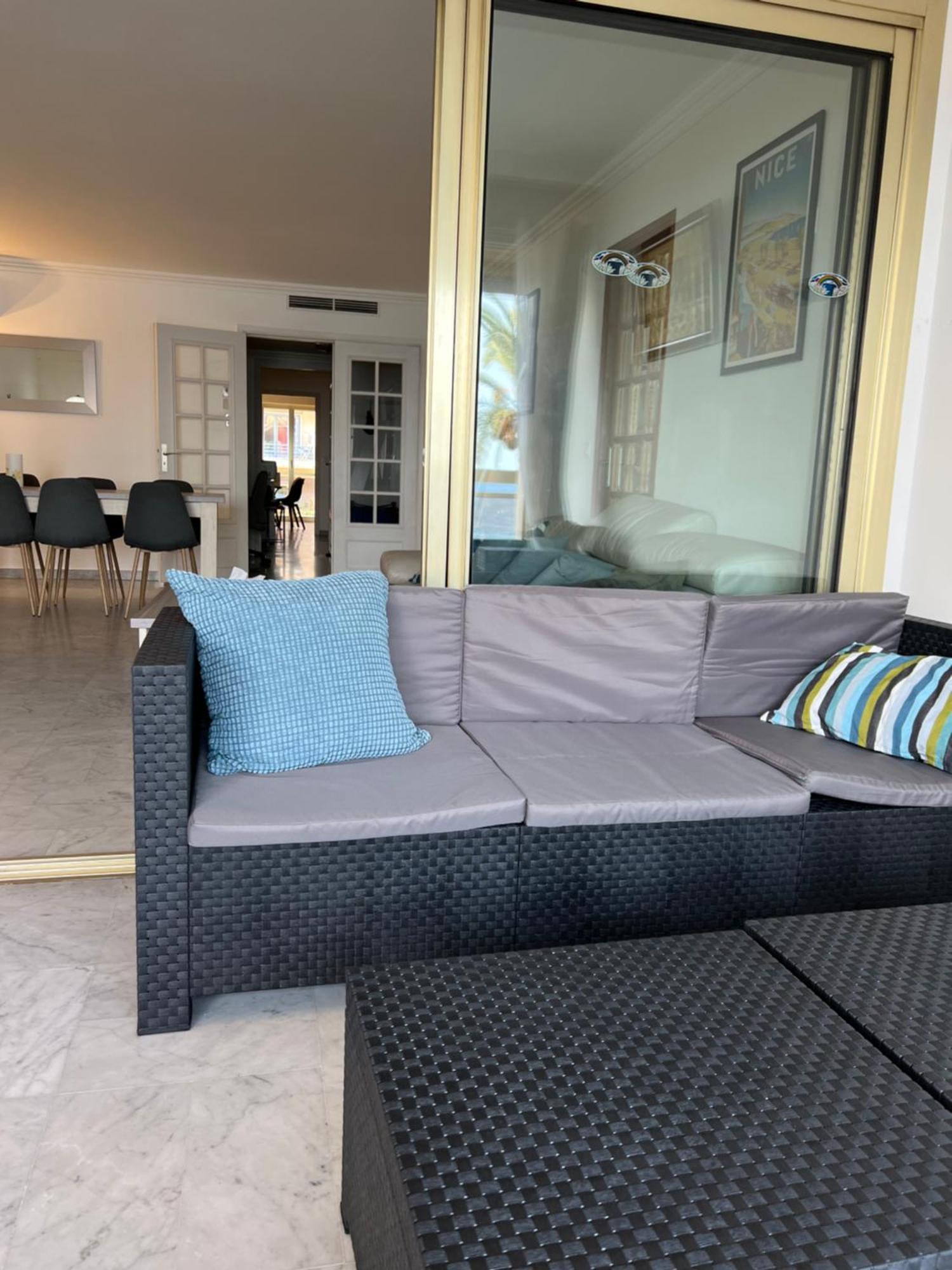 Beachfront Promenade Apartment: Sea Views And Easy Beach Access Apartment