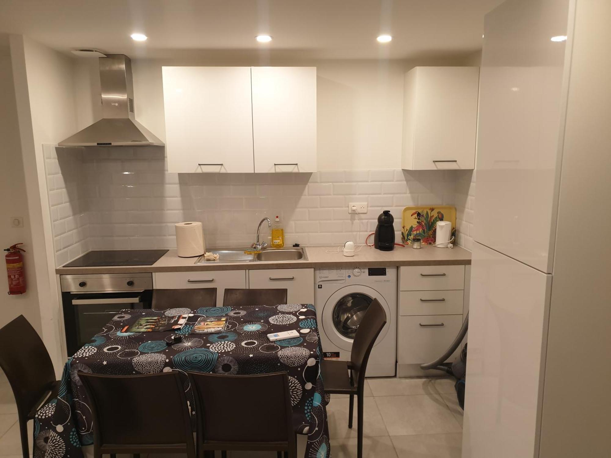 Renove 2023 Proche Aeroport 5min, Gare Sncf 2 Min, Tramway Au Pied De L'immeuble , Parking Possible, Renovated 2023 Near The Airport 5 Min, Train Station 2 Min, Tram Next To The Building 1 Min, Parking Possible Apartment Nice