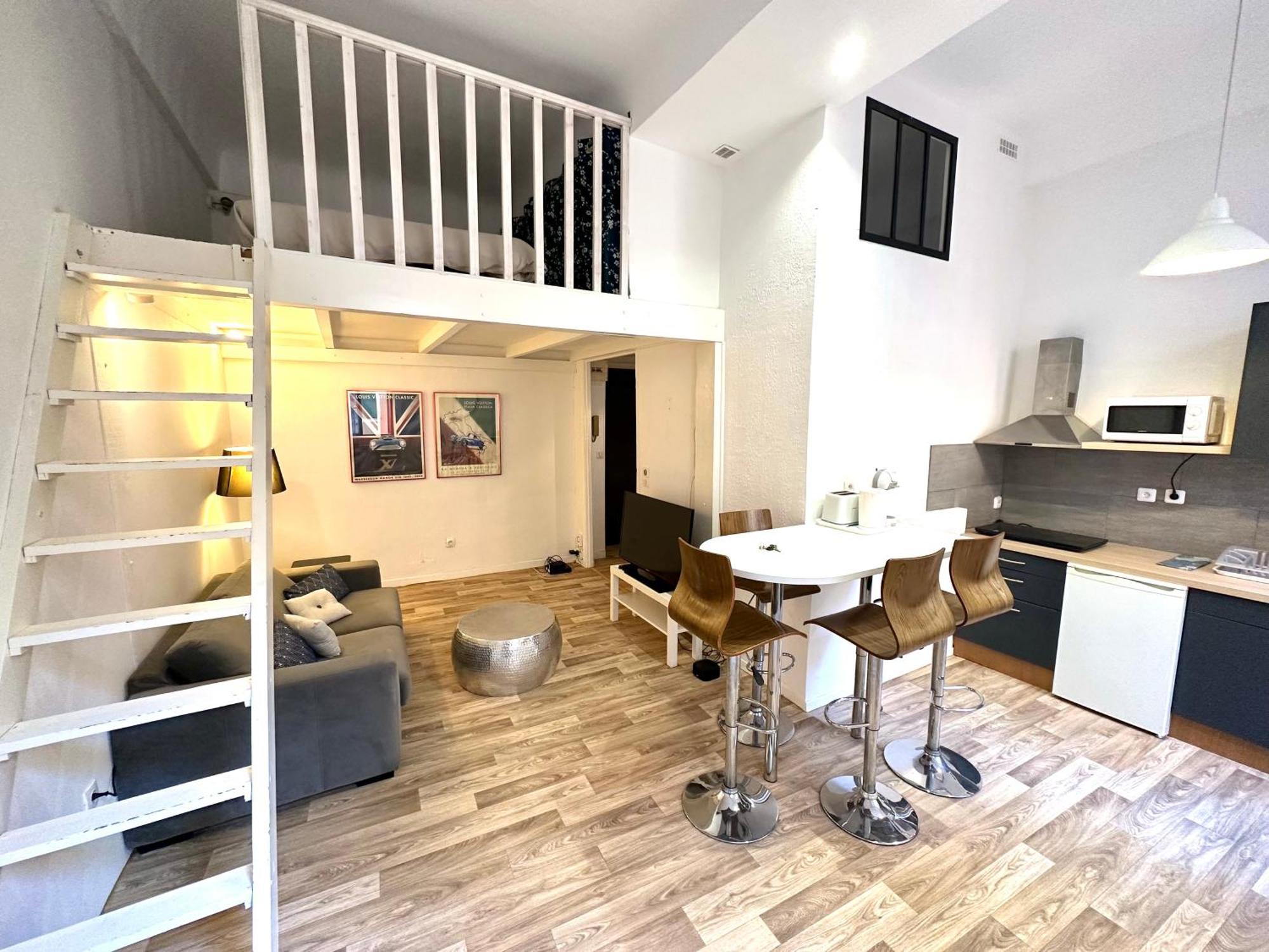 Mezzanine Sur Le Port *