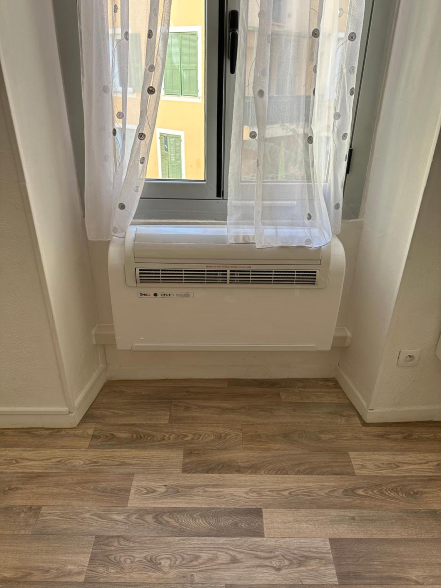 Mezzanine Sur Le Port * Nice