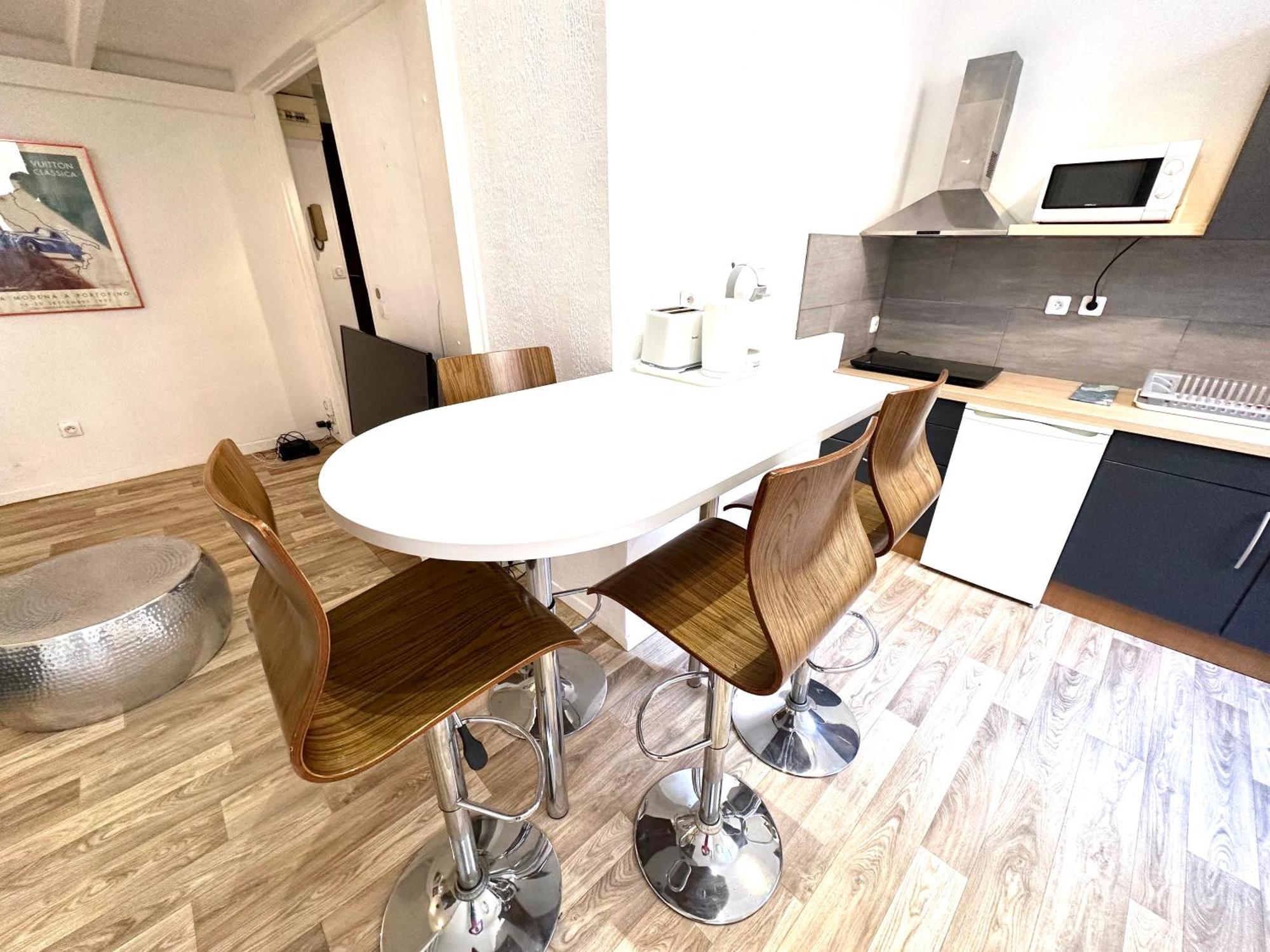 Mezzanine Sur Le Port * Nice