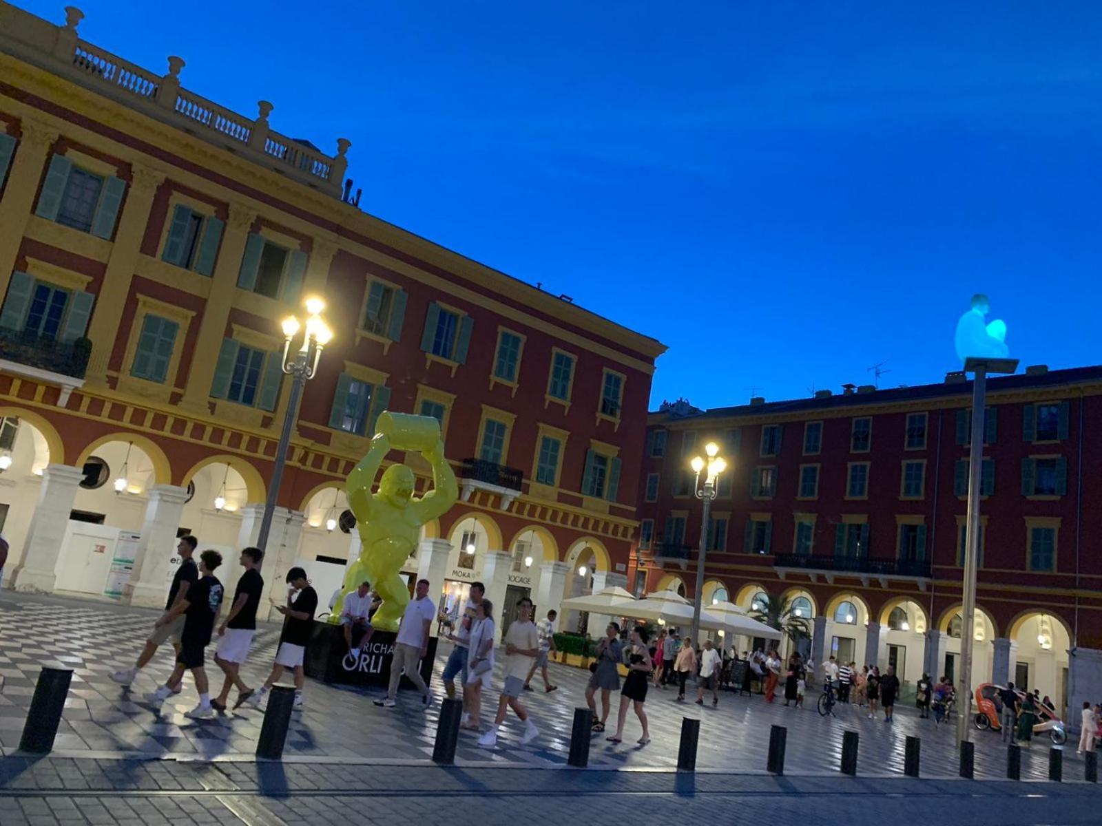 33 On The Old Historic Senate Square Apartment