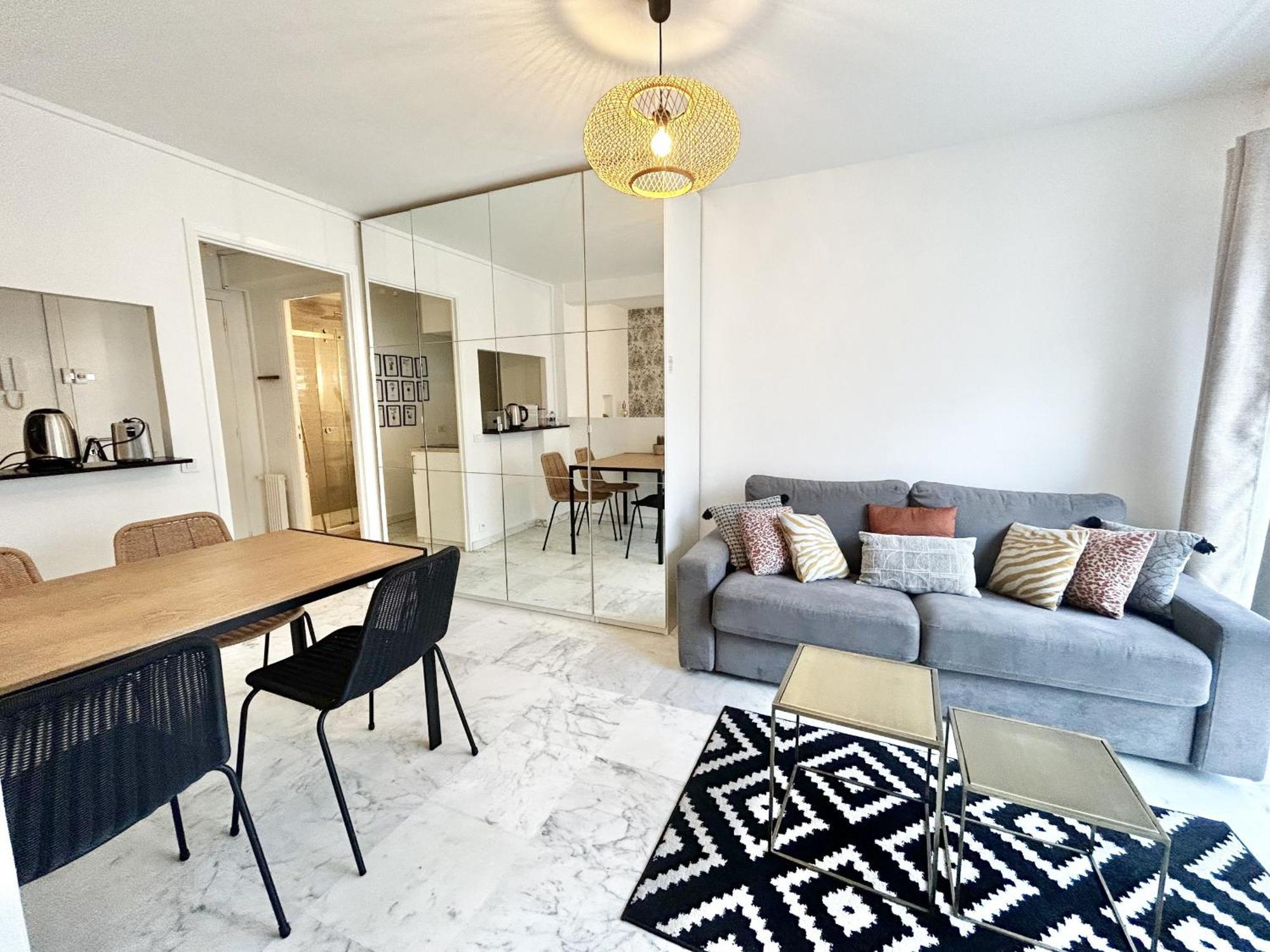 Riviera: Quiet With Ac And Terrace In Carré D'or Apartment 3*