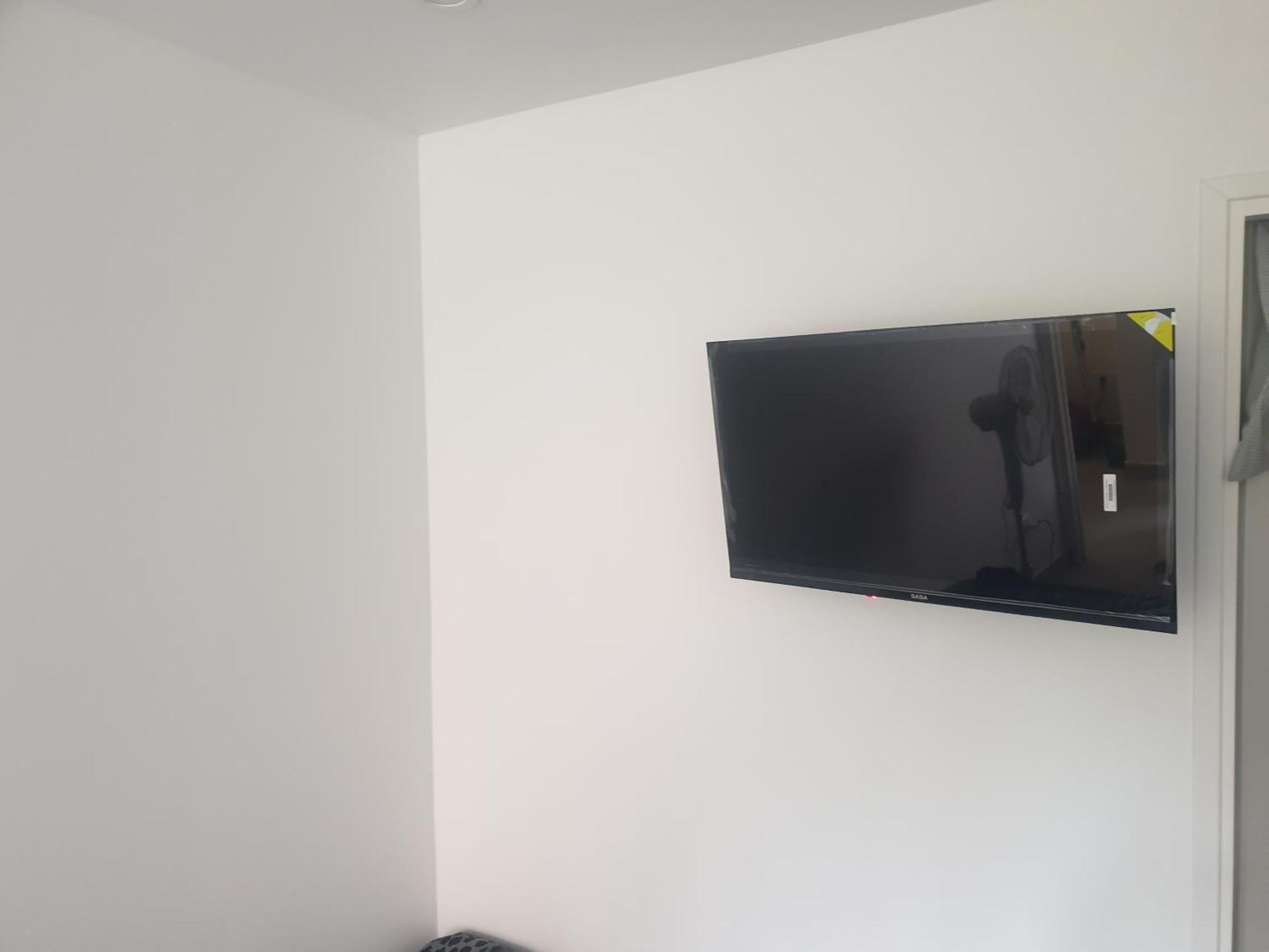 Renove 2023 Proche Aeroport 5min, Gare Sncf 2 Min, Tramway Au Pied De L'immeuble , Parking Possible, Renovated 2023 Near The Airport 5 Min, Train Station 2 Min, Tram Next To The Building 1 Min, Parking Possible * Nice