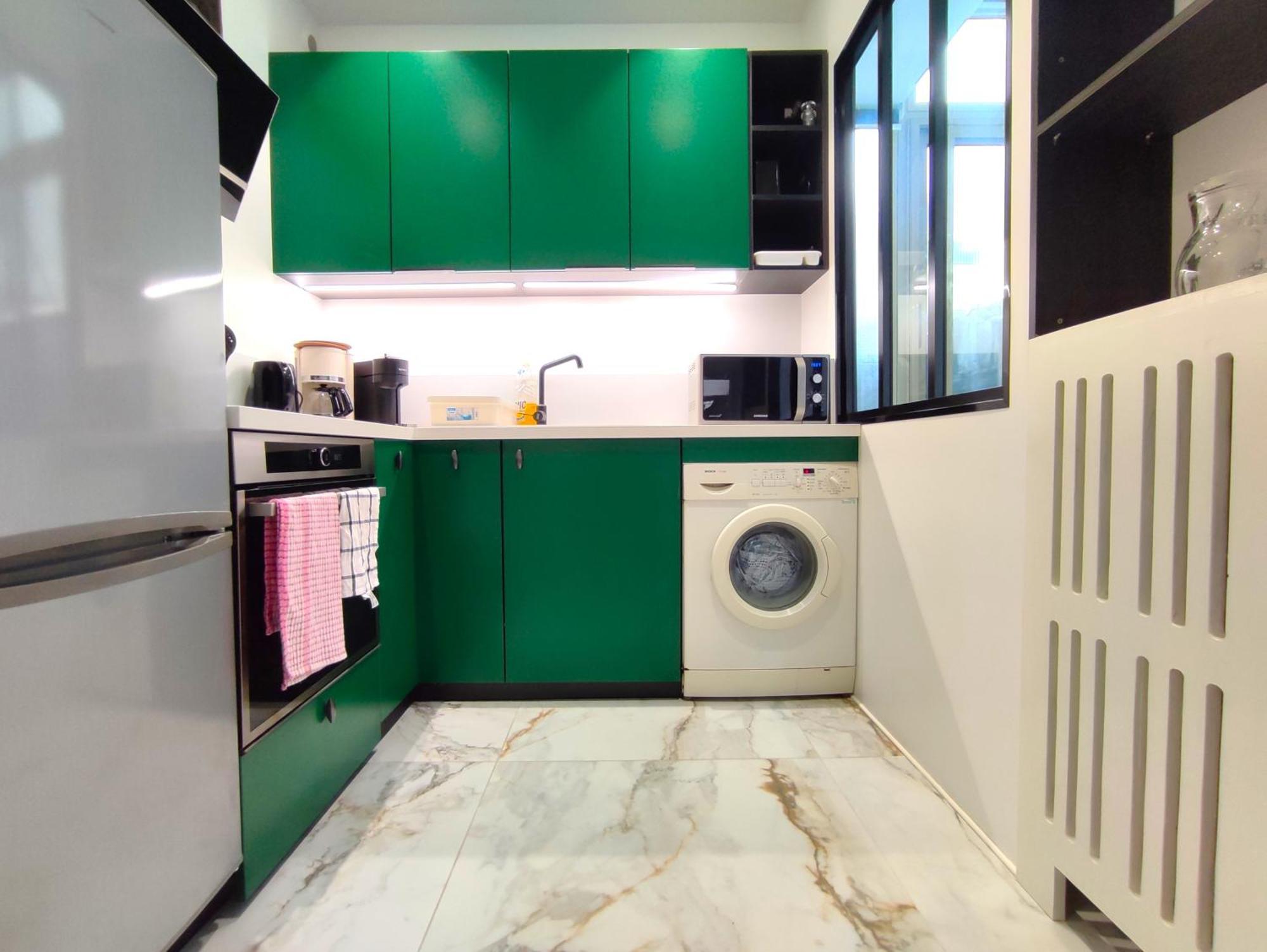 Apartment Garden Level Nearby *