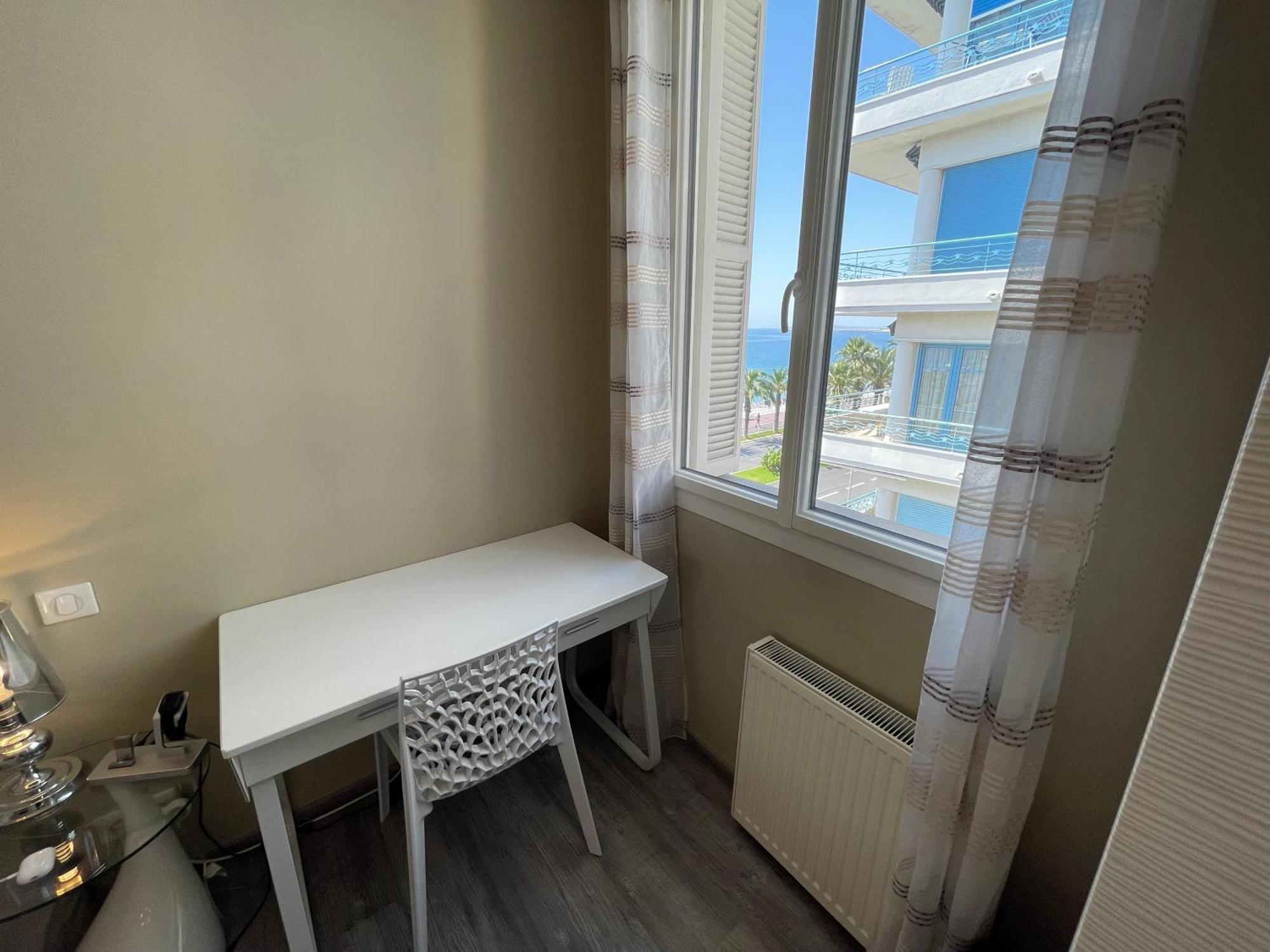 Derniere Etage Sur La Promenade!