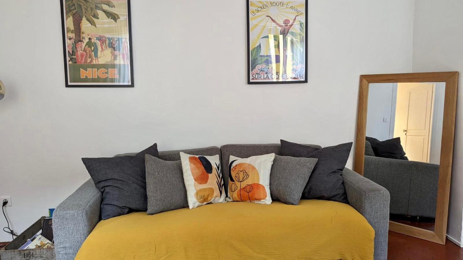 Apartment Typique - 2 Bedrooms,typical Apartment-old Town Nice