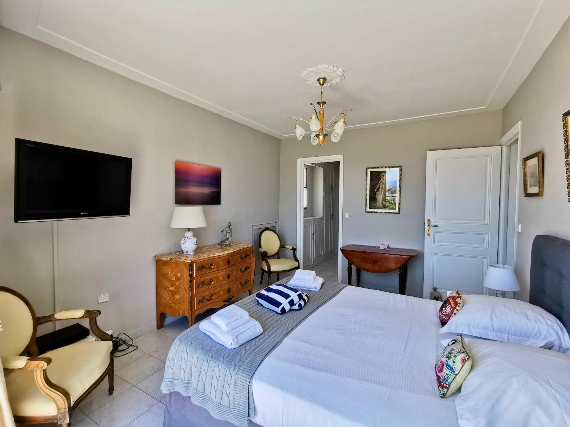Valegrand Penthouse Sea View By Guys Apartment