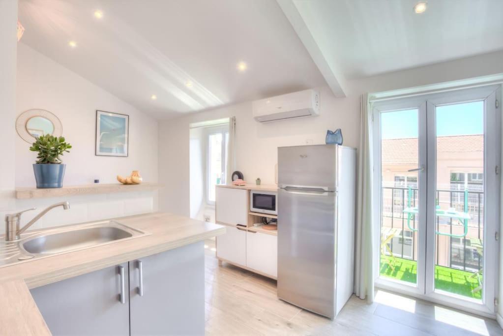 #2 Staywiz Us - Floor Ac & Balcony Apartment