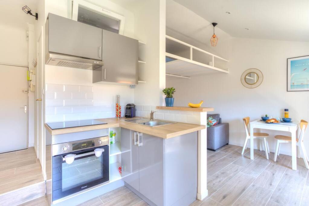 #2 Staywiz Us - Floor Ac & Balcony *