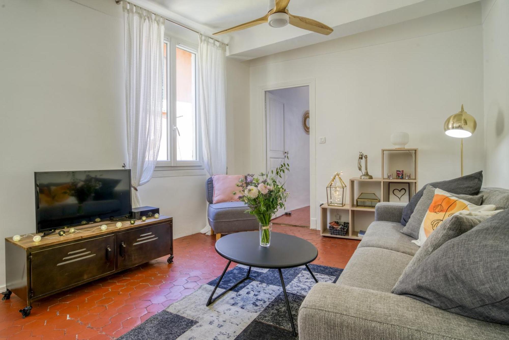 Typique - 2 Bedrooms,typical Apartment-old Town *