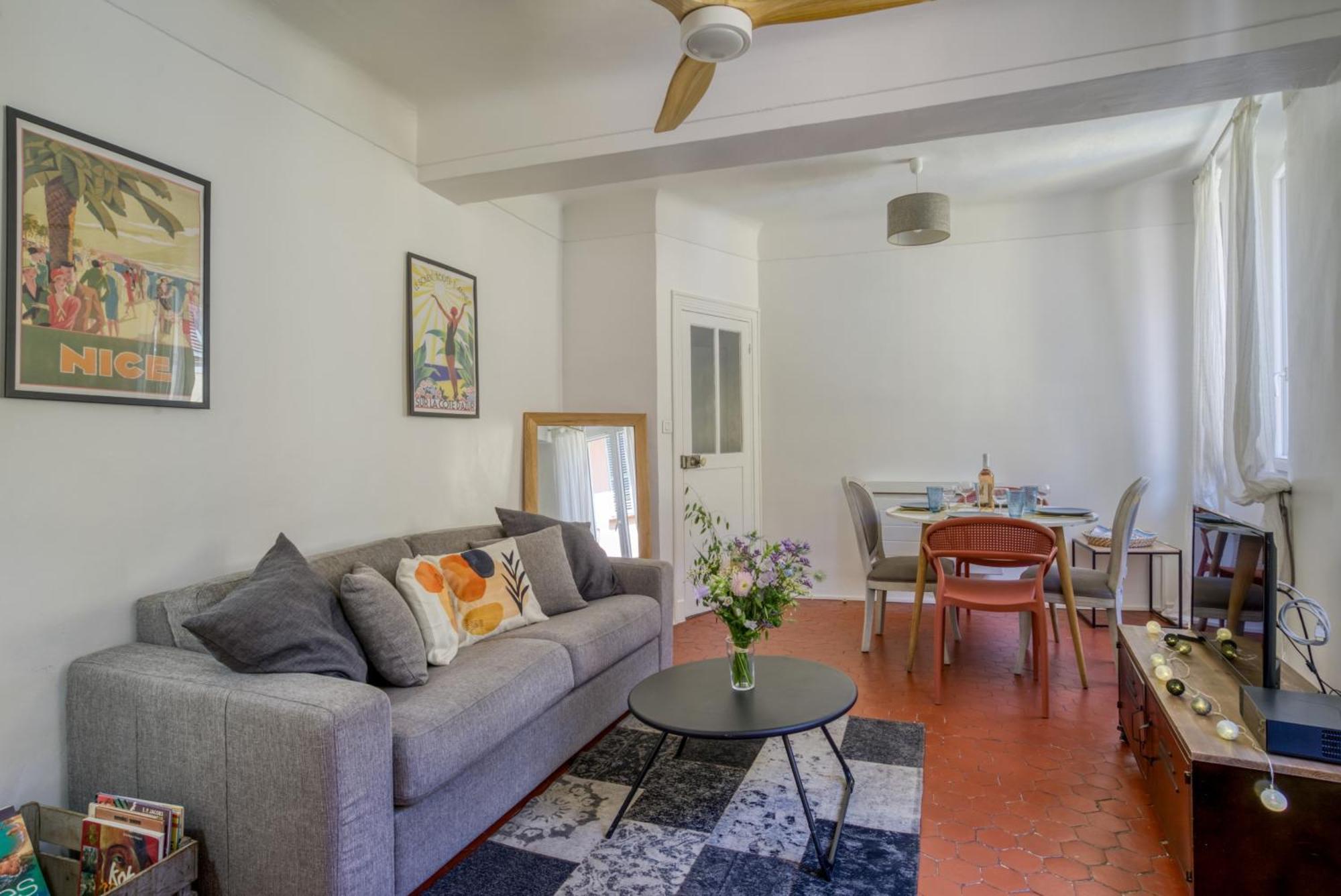 Typique - 2 Bedrooms,typical Apartment-old Town Apartment