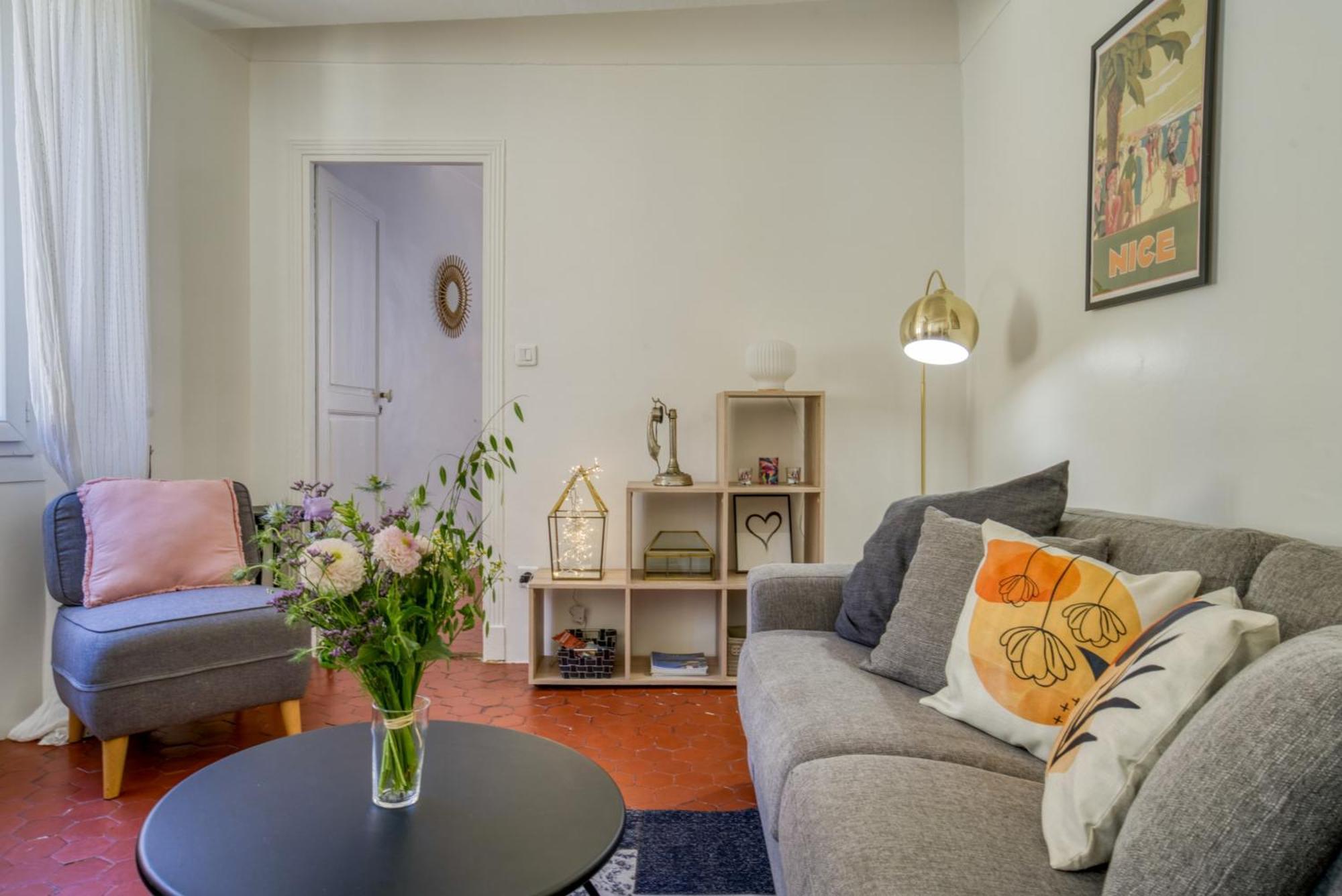 Typique - 2 Bedrooms,typical Apartment-old Town