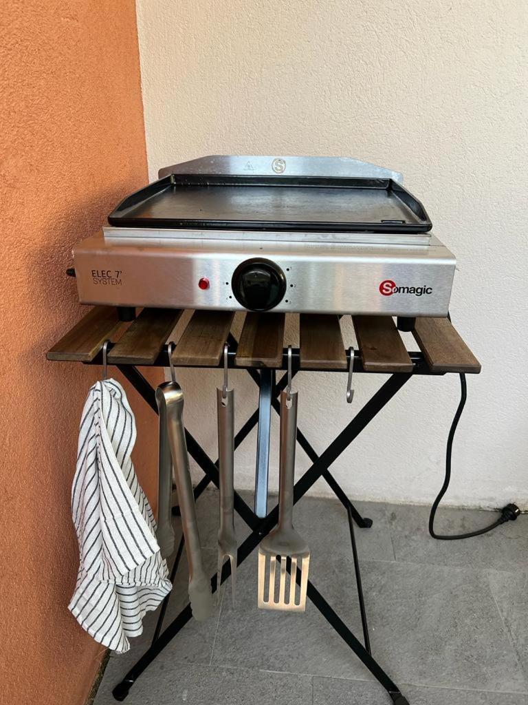 Tres Joli 2 Pieces Calme Ensoleille Avec Piscine