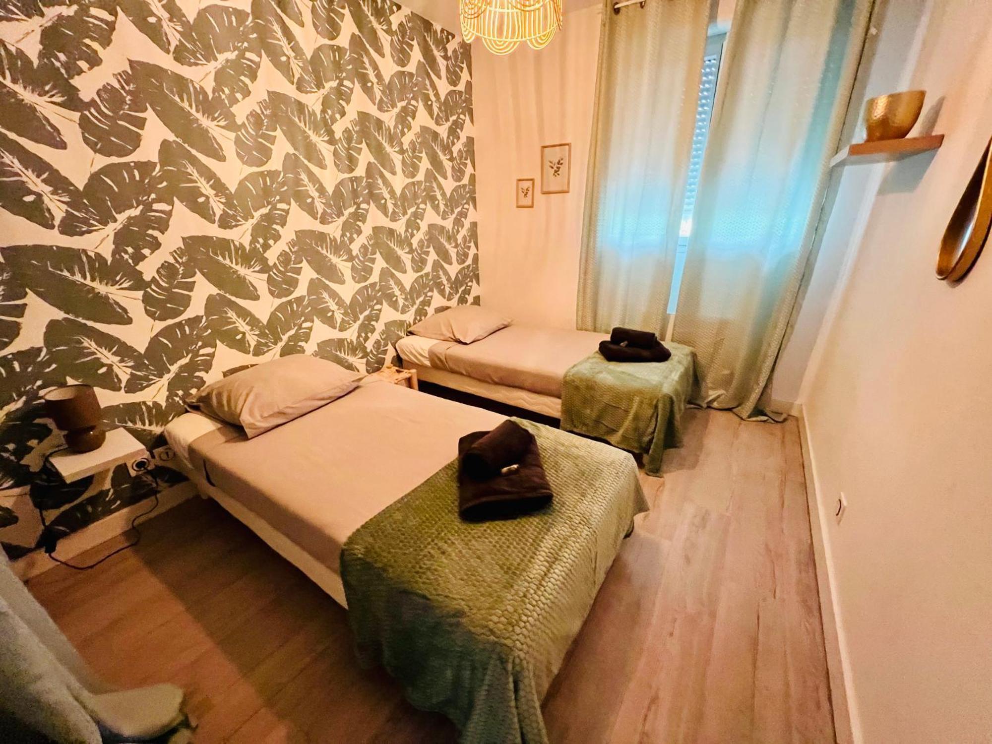 Apartment Ondine: Hillside With Pool And Parking In