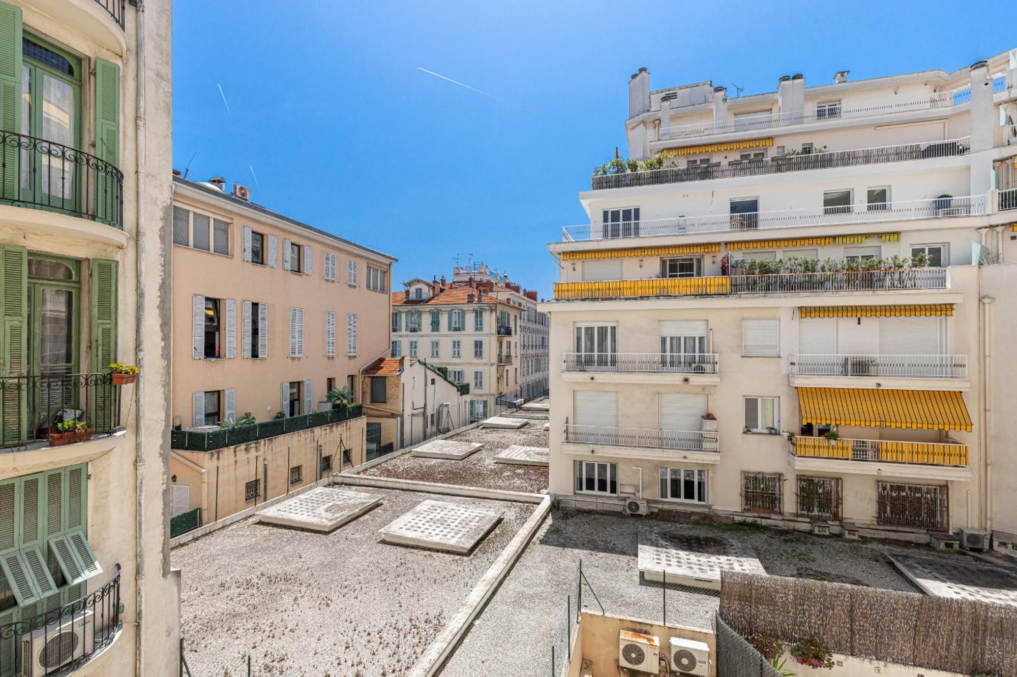 Charming 1 Bdr * Nice