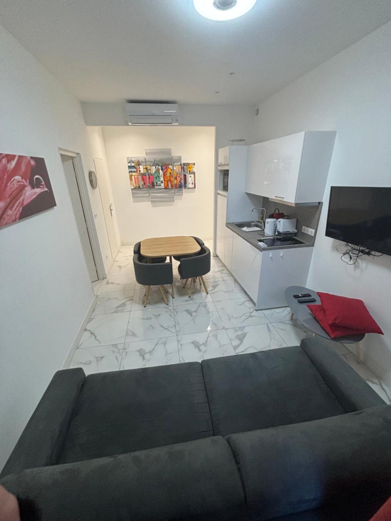 4 Couchages Idealement Place Promenade Des Anglais / Cours Saleya Nice