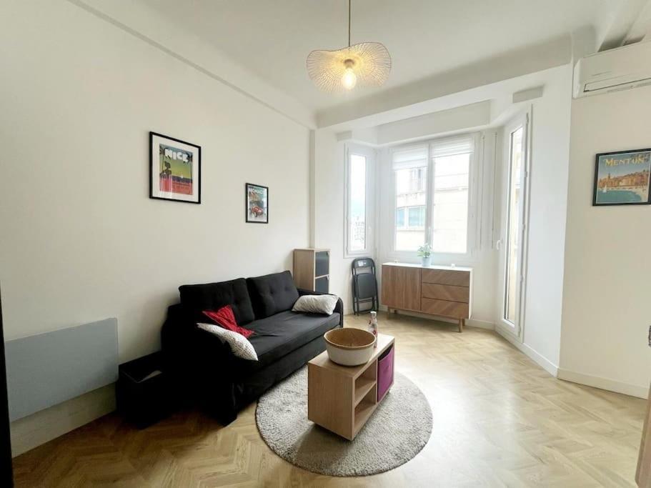 Studio Proche Gare Apartment *
