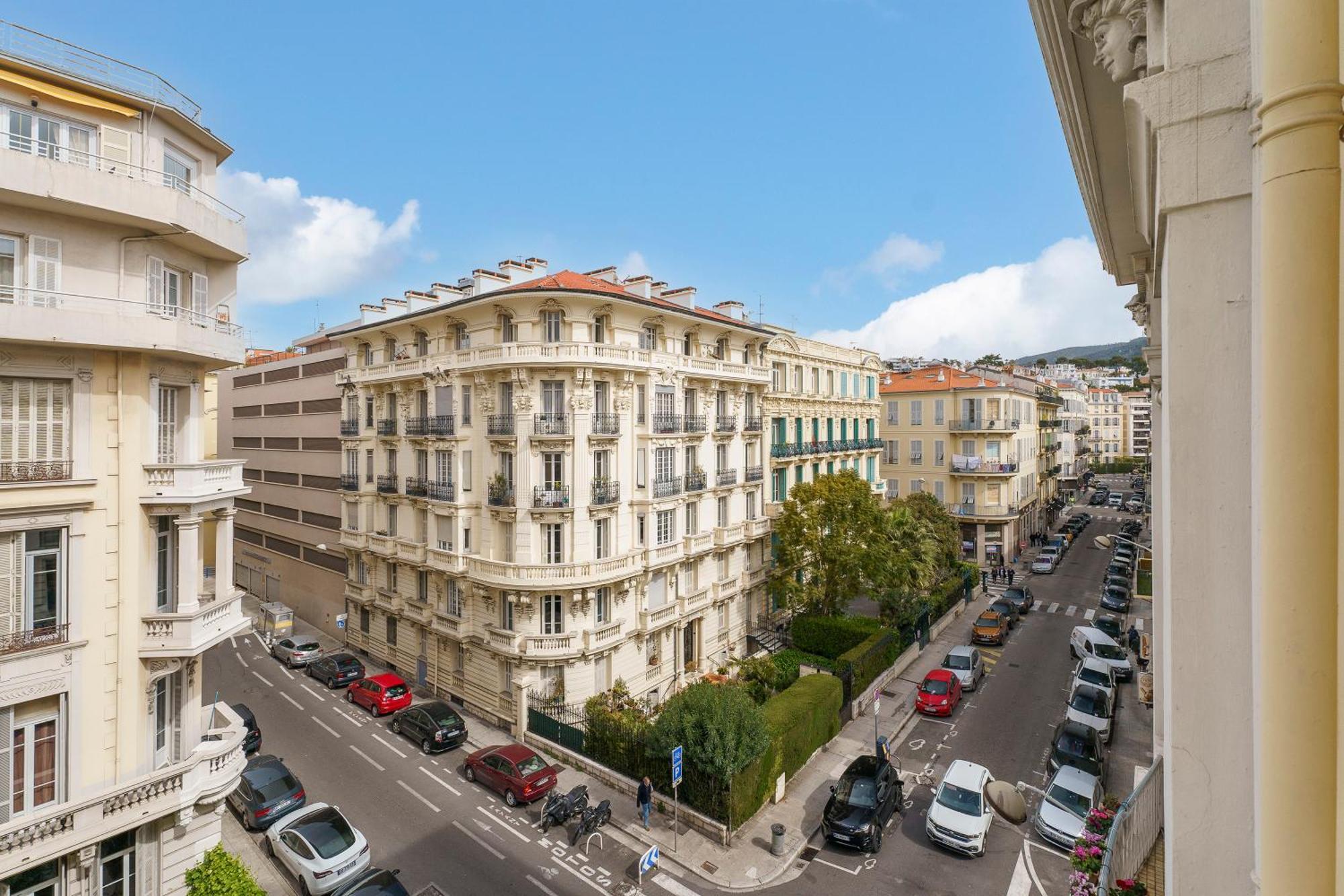 Renting - Foch - Luxury Bourgeois & Design At The Heart Of Apartment