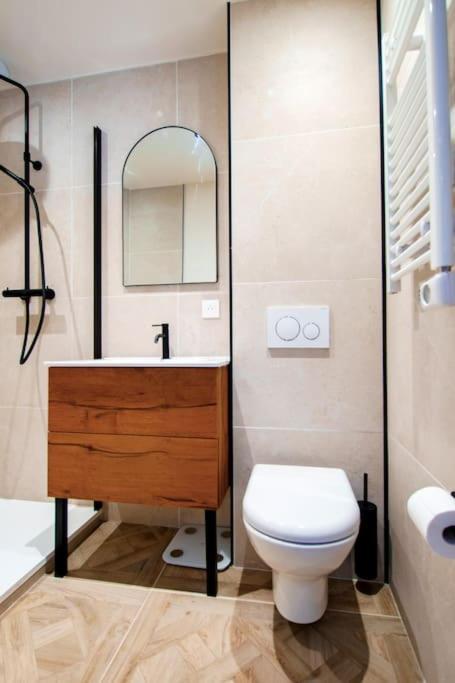 New - Cosy - 10 Min Walk To The ! Apartment