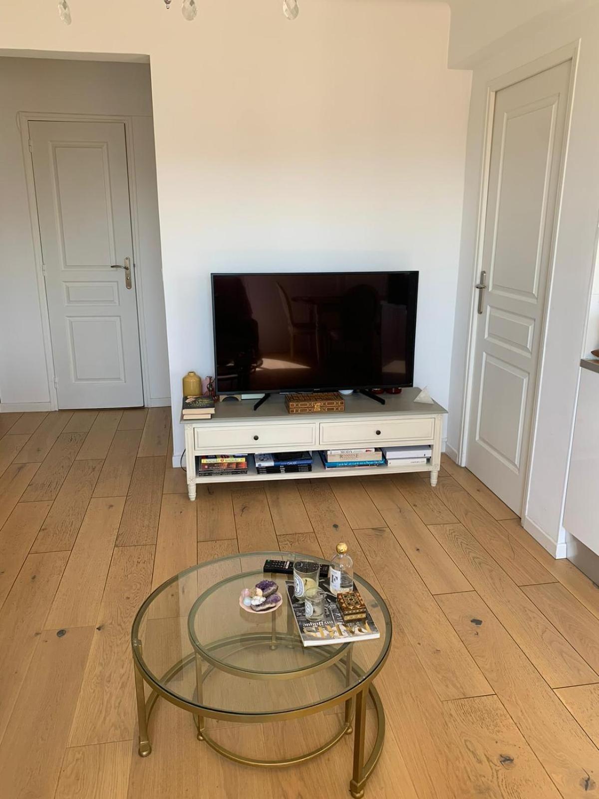 Apartment Bright 50 M With Balcony *