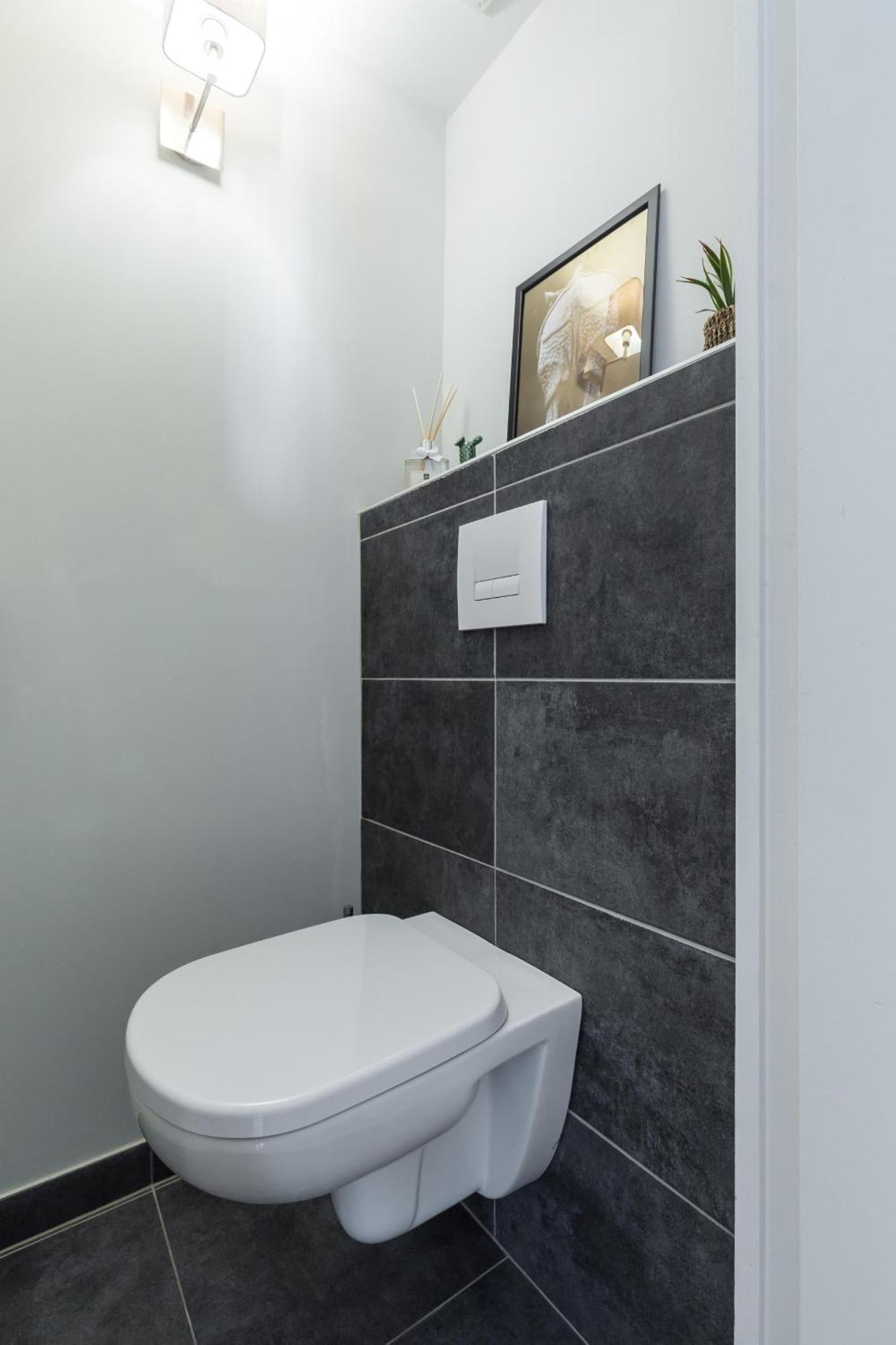 Ultra Large 2 Bdr Near Massena Square