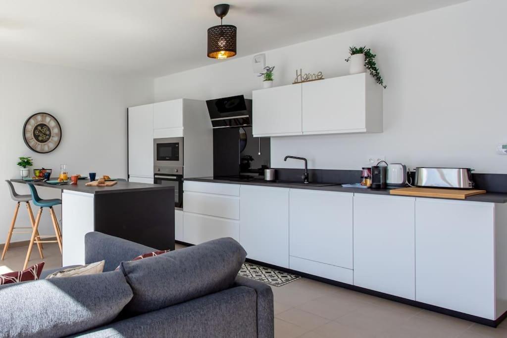 L17 Arenas 3 Balconies 5mins To The Sea * Nice