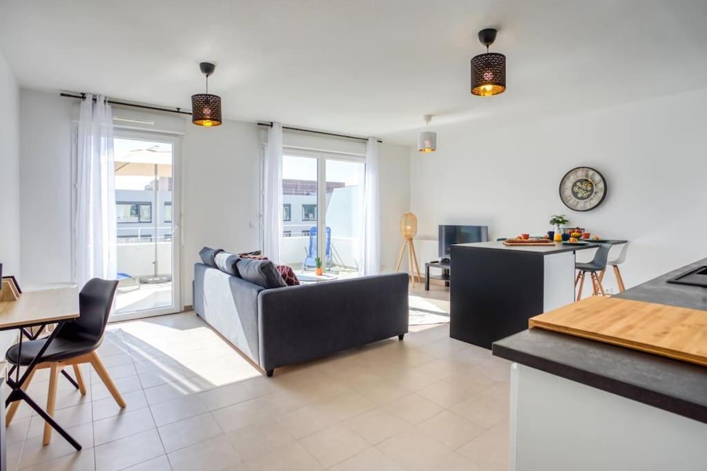 L17 Arenas 3 Balconies 5mins To The Sea Apartment