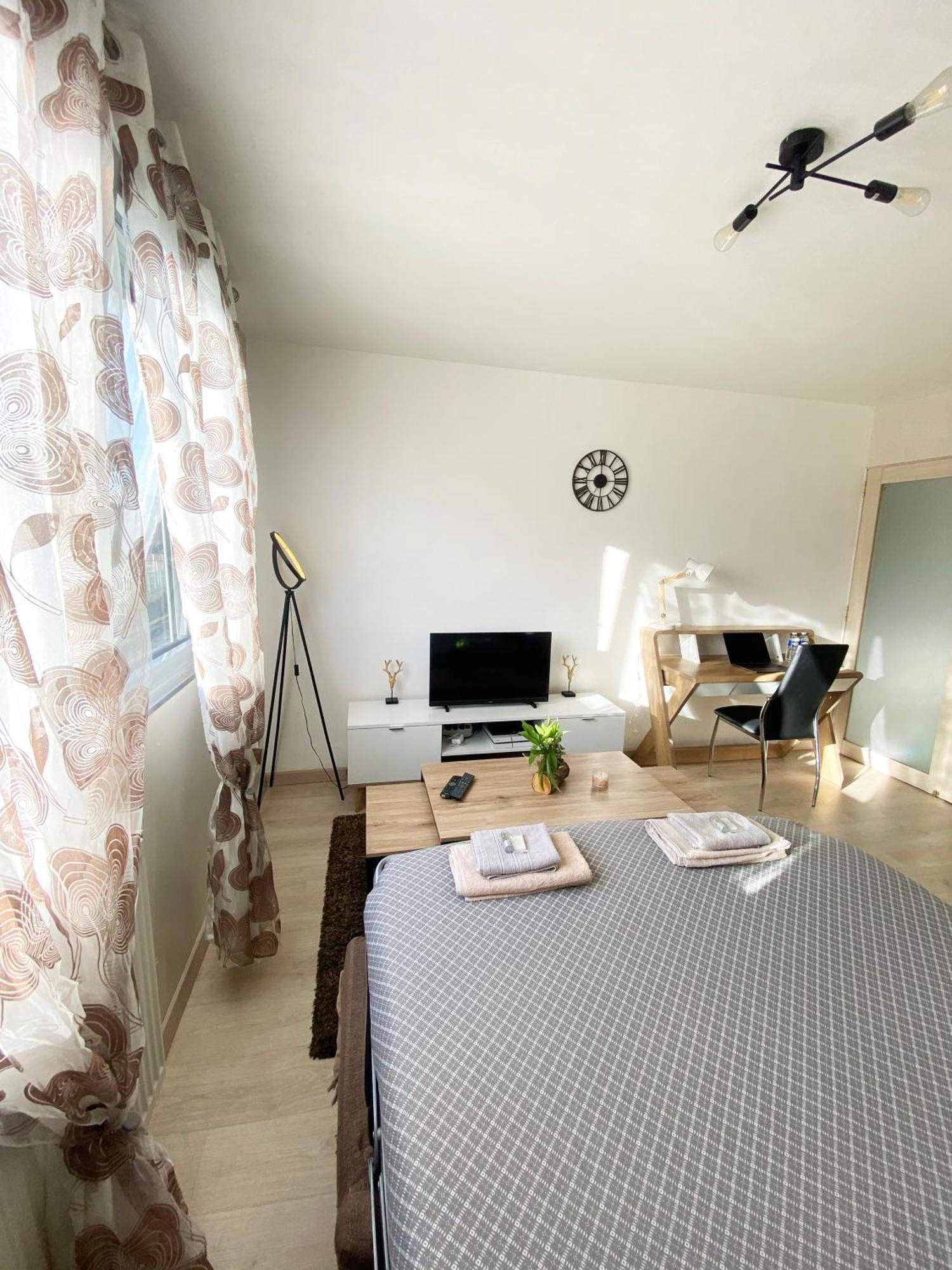 Jolie 2 Pieces Proche De La ! Apartment