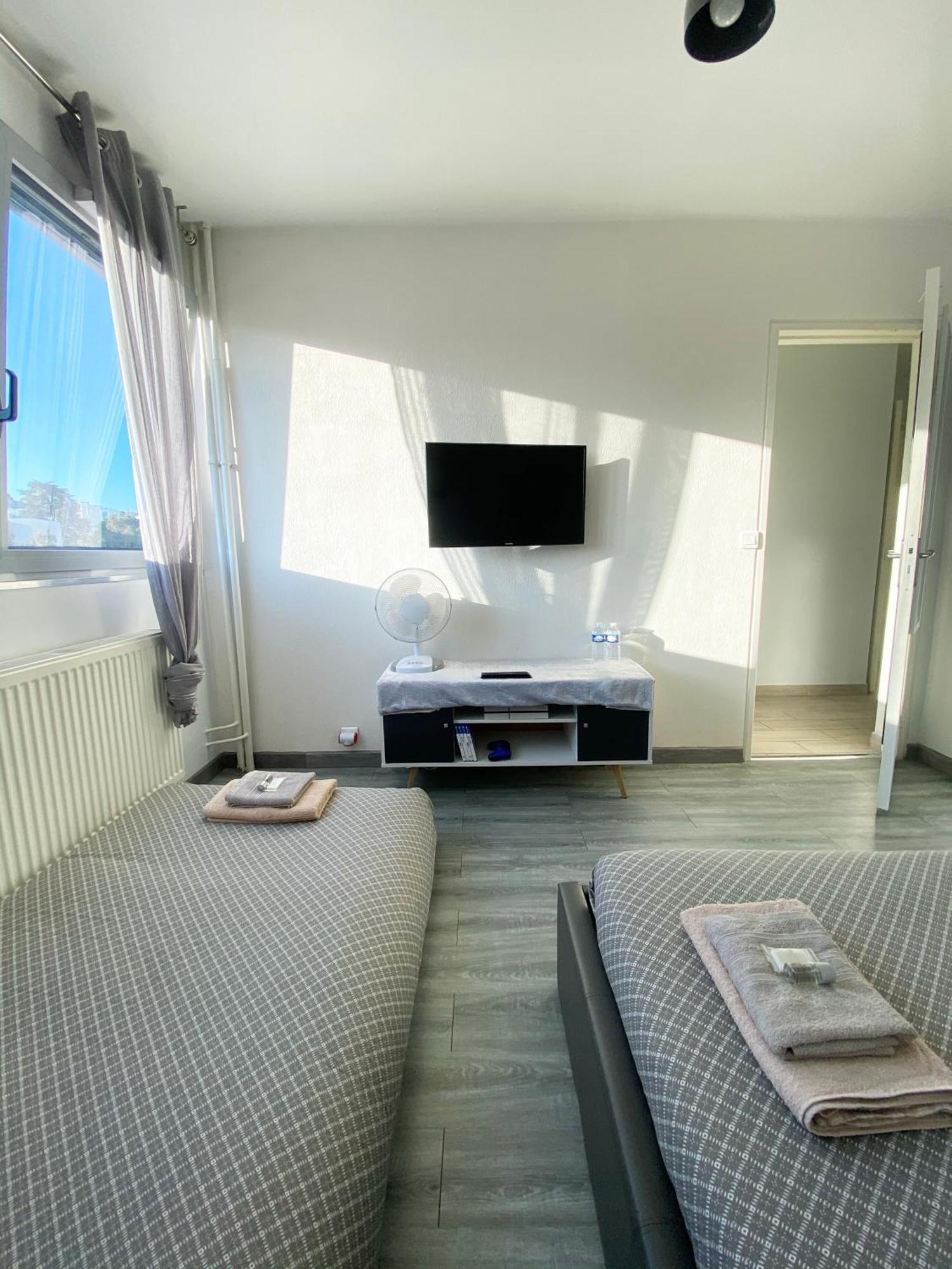 Jolie 2 Pieces Proche De La ! Apartment